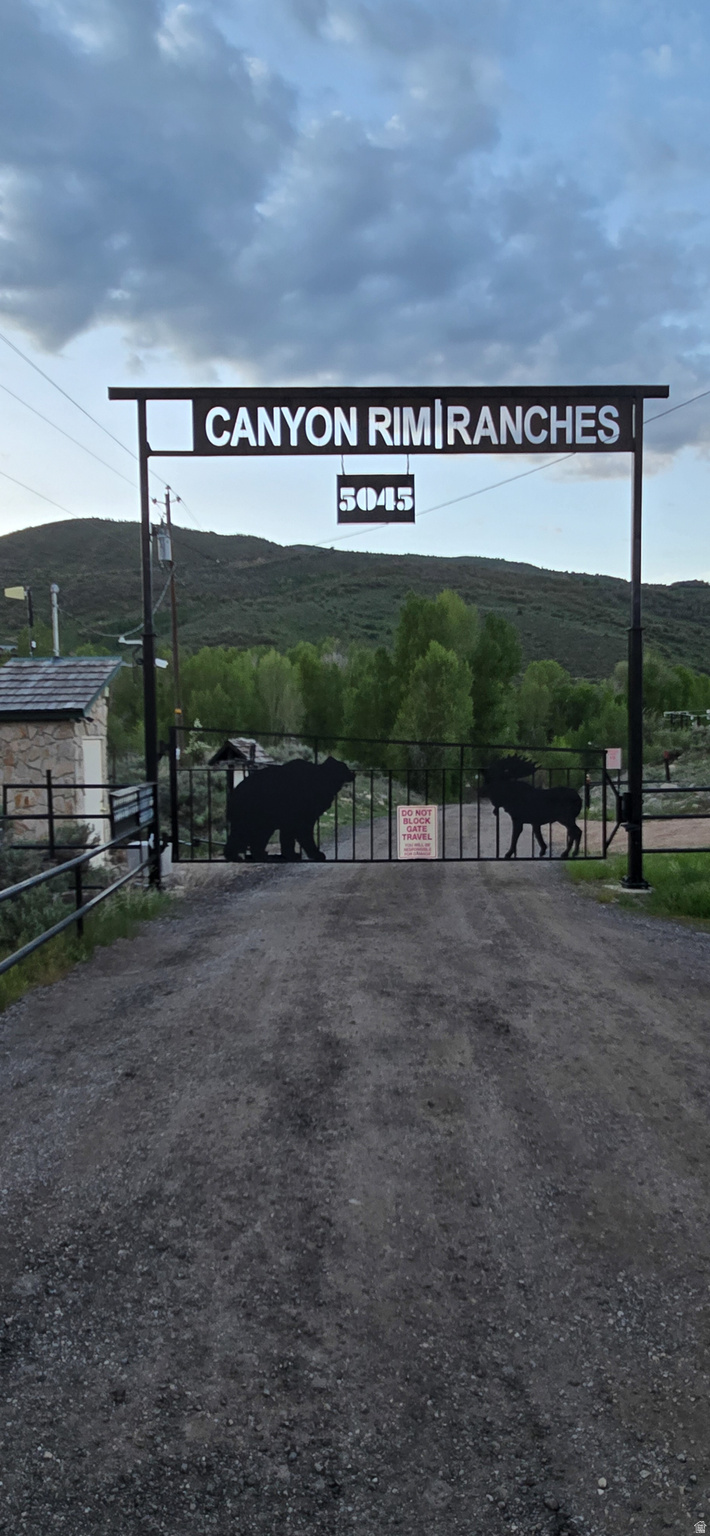 CANYON RIM - Land