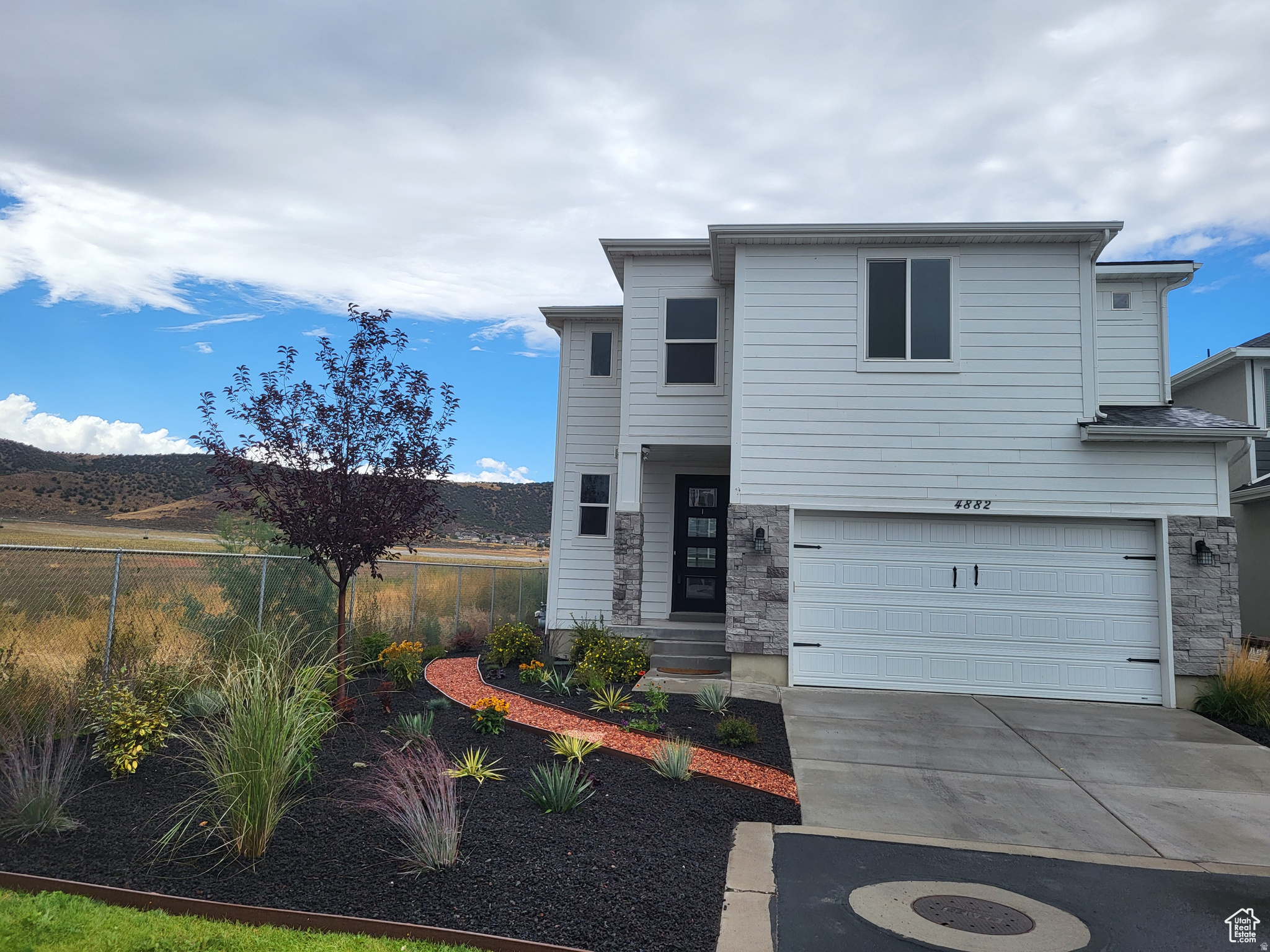 Seller Financing Available!! 30 to 40 year contract. No balloon. 6.25% Rate, $30,000 Down payment. Flexible terms. Amazing community with pool, clubhouse, playground and gym. Views of the Mountains, lake and the new Saratoga Temple. Currently no neighbors to the south. Home appraised for $605,000 5/16/2022 See Attached