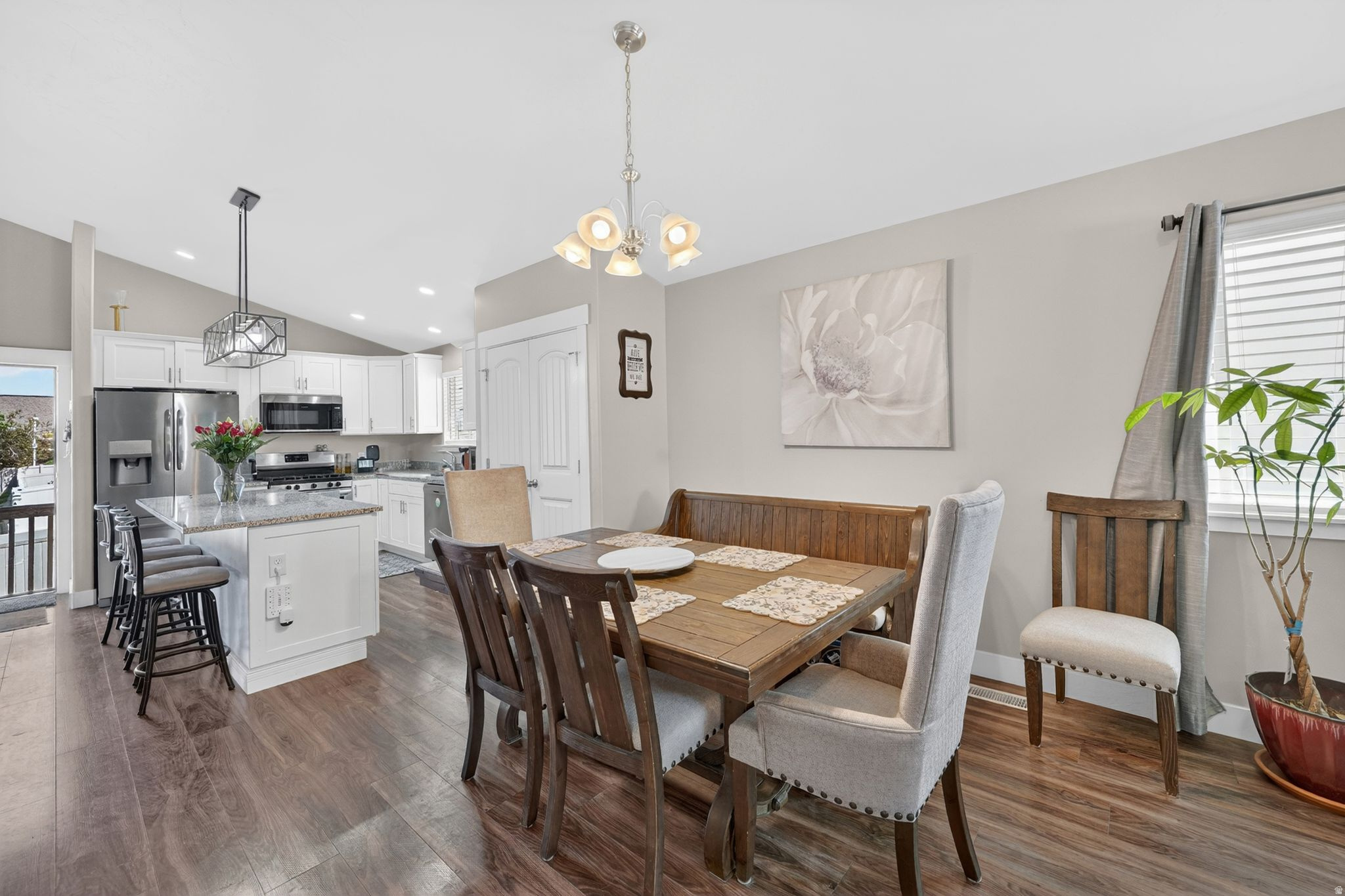 CEDAR CORNERS - Residential