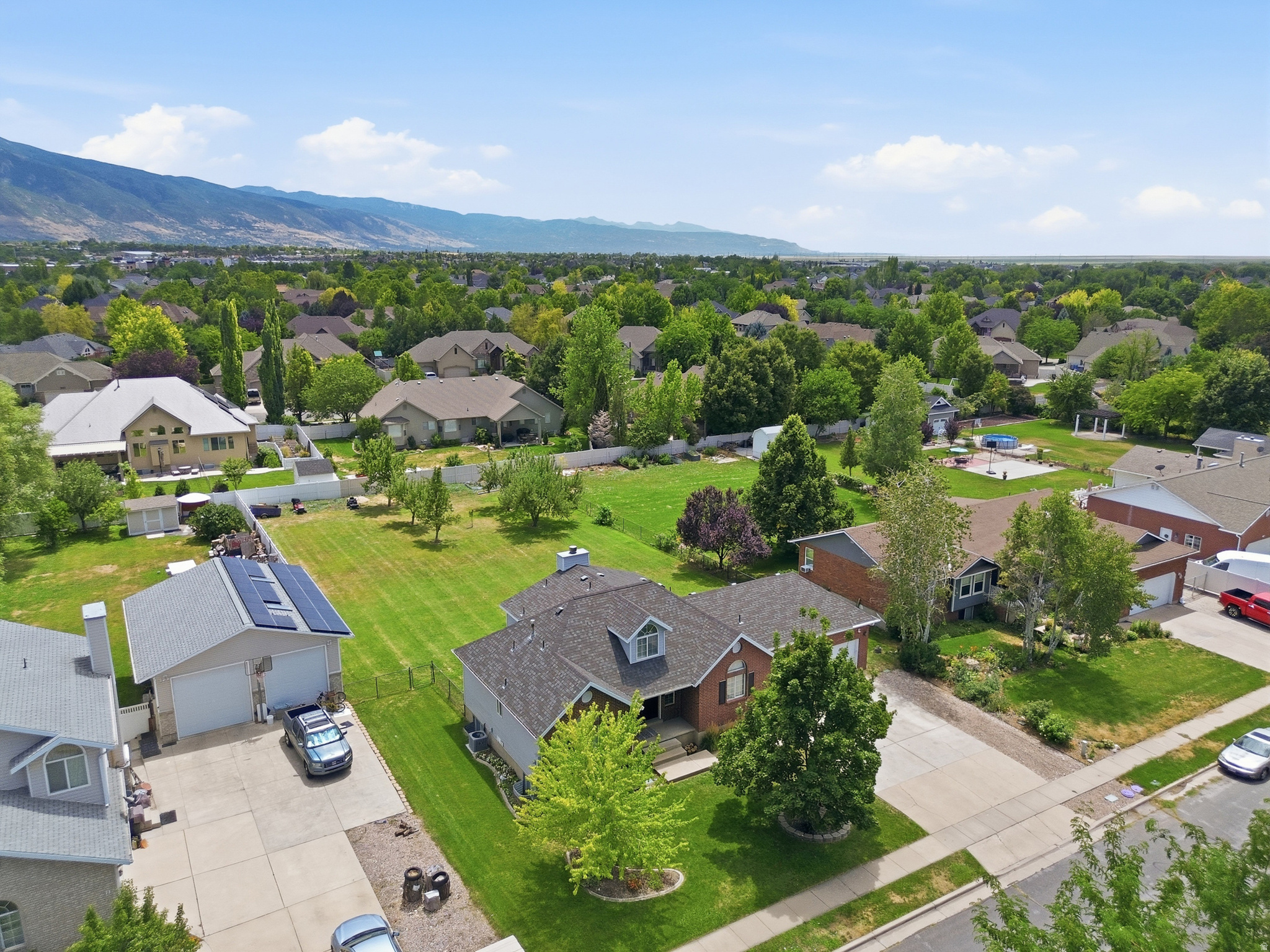 CIRCLE J ESTATES - Residential