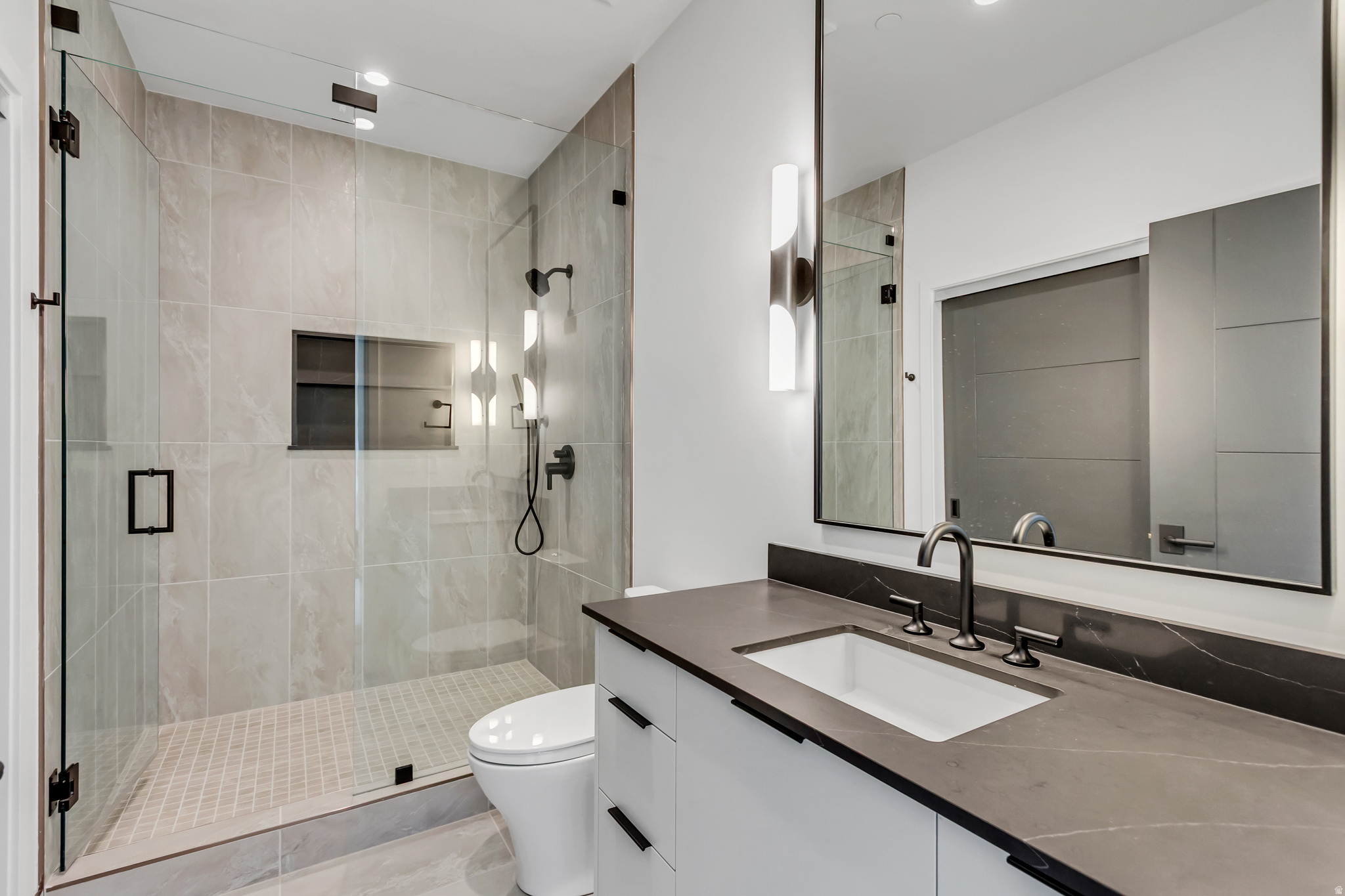 PROMONTORY PAINTED SHORES - Residential