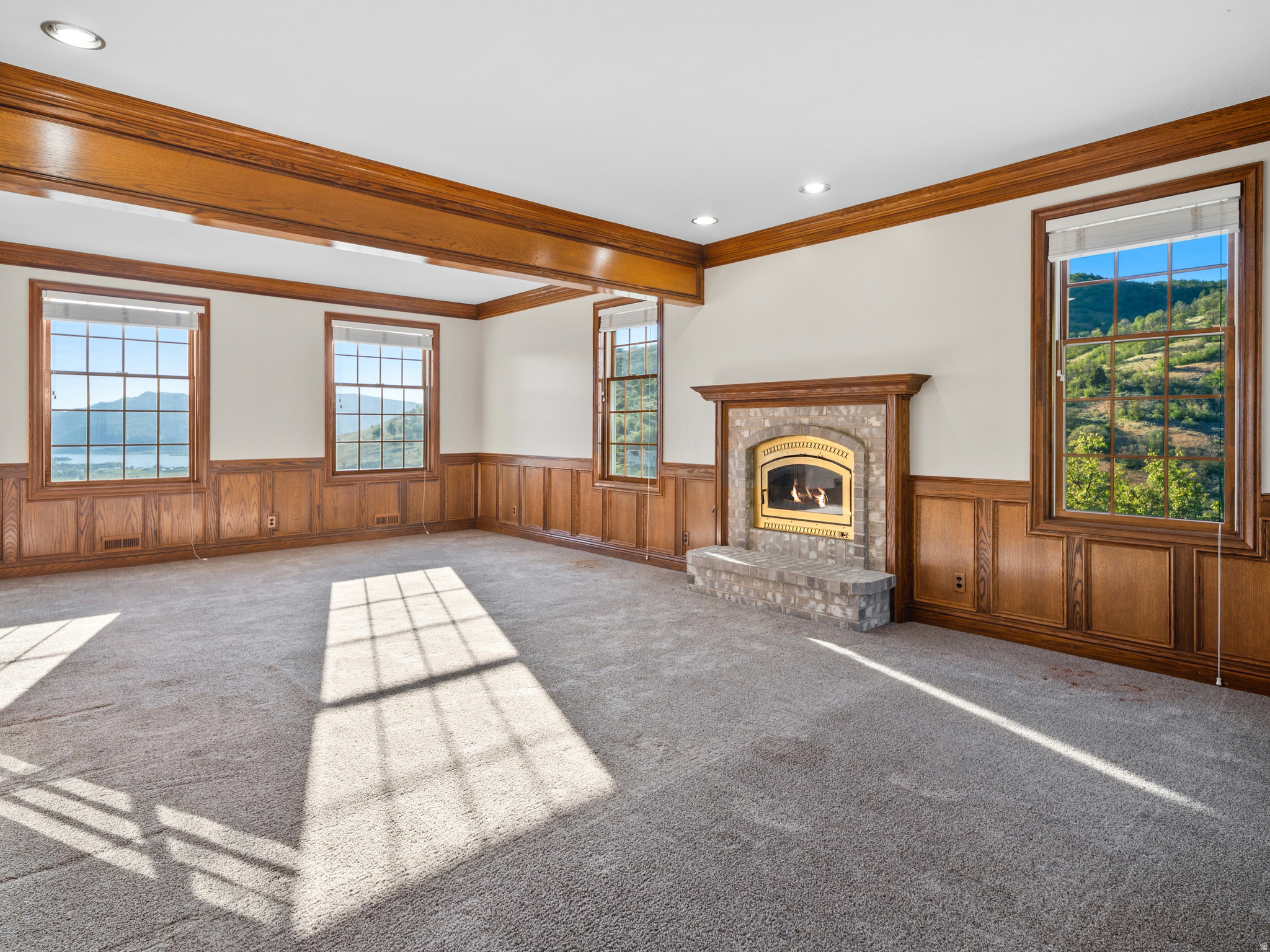 GREEN HILL COUNTRY - Residential