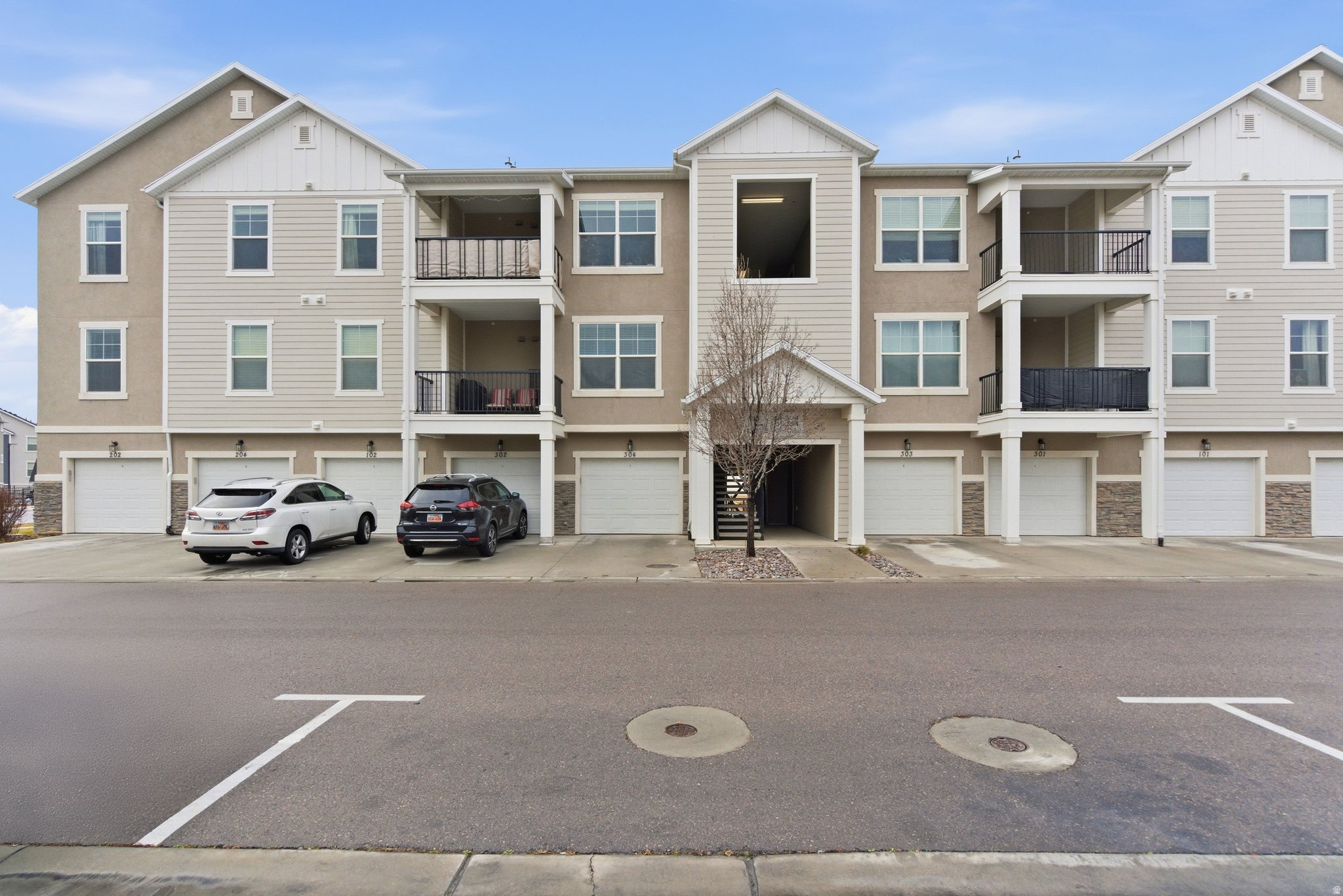 Experience comfortable living in this inviting condo located in the heart of Herriman. Situated on the top floor, this 3-bedroom, 2-bath residence offers a bright and open layout designed for everyday convenience. Large windows fill the home with natural light, while the upper-level location provides added privacy. An assigned parking space and easy-care living make this property an excellent option for owner-occupants or investors alike.