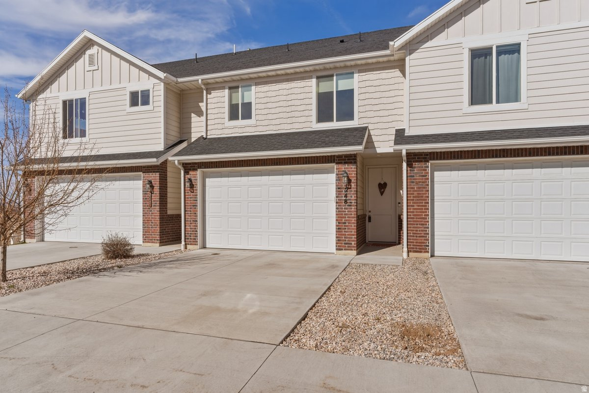 Beautiful south-facing townhome featuring 3 bedrooms and 2.5 bathrooms in a safe, clean neighborhood. Bright and welcoming, this home offers an open-concept layout that's perfect for entertaining and everyday living. The spacious primary suite includes a large bathroom and walk-in closet. Enjoy being next to an open field and pickleball courts, with convenient access to the freeway for easy commuting.