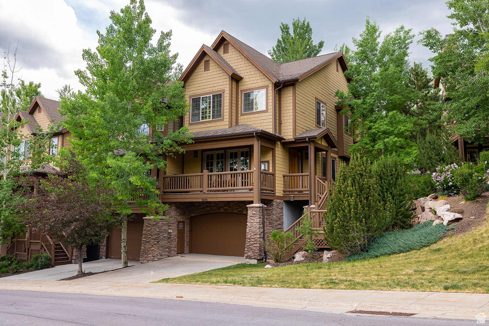 This luxury townhome is a barely lived in, spacious end unit located in Canyon Links, a prime Jeremy Ranch location. It's located just 12 minutes from Park City, Deer Valley, and Canyons Ski Resort, and is a quick 20-minute drive to downtown SLC. With this home, you enjoy two primary suites, a large open kitchen with granite countertops and stainless steel appliances, and mountain views from nearly every window. The Trex decking and the front stairs were replaced in 2023, and a new roof was put on in 2024, adding peace of mind. With world class skiing, golf courses, biking trails, and restaurants just minutes away, this home offers space, style, and convenience all in one.