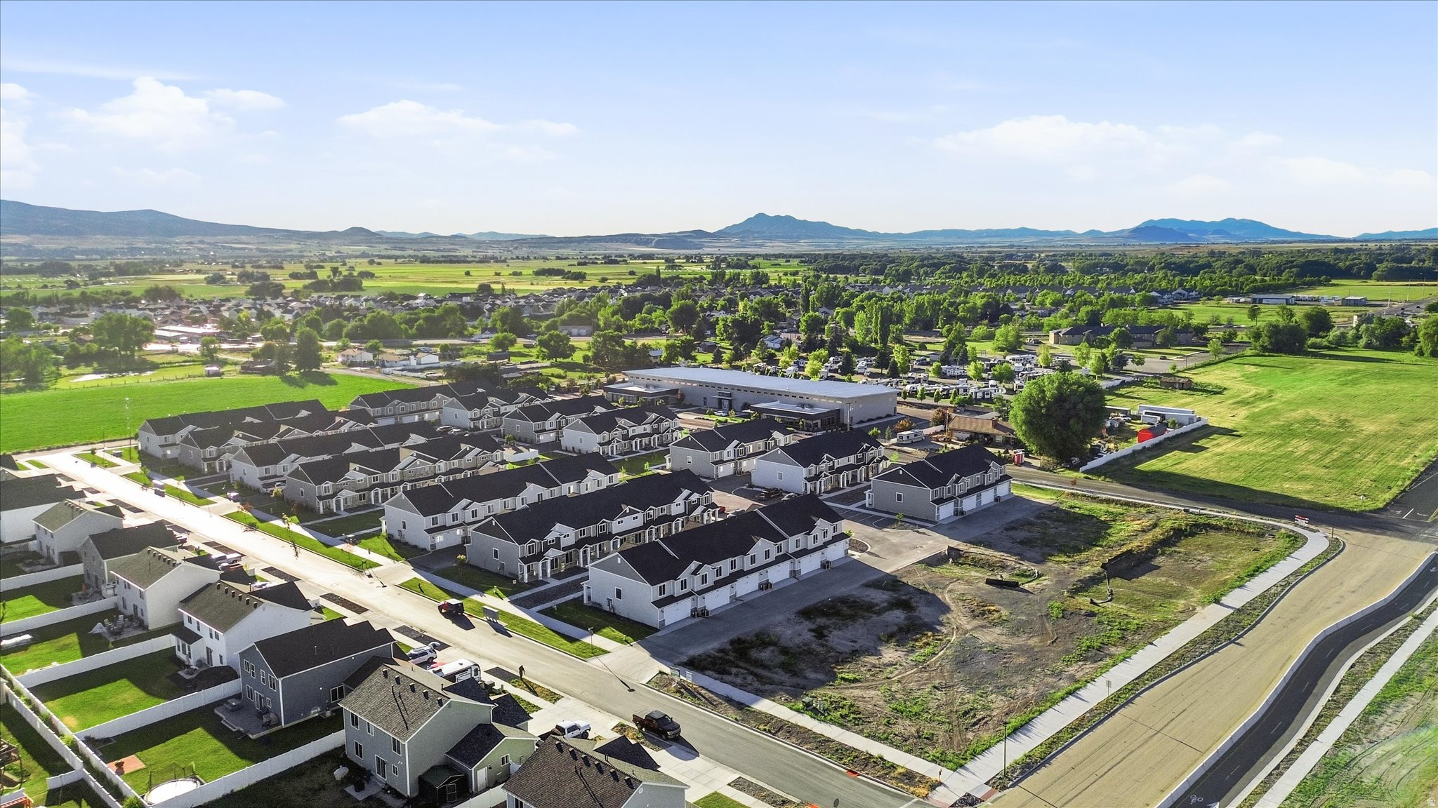 FIREFLY ESTATES - Residential