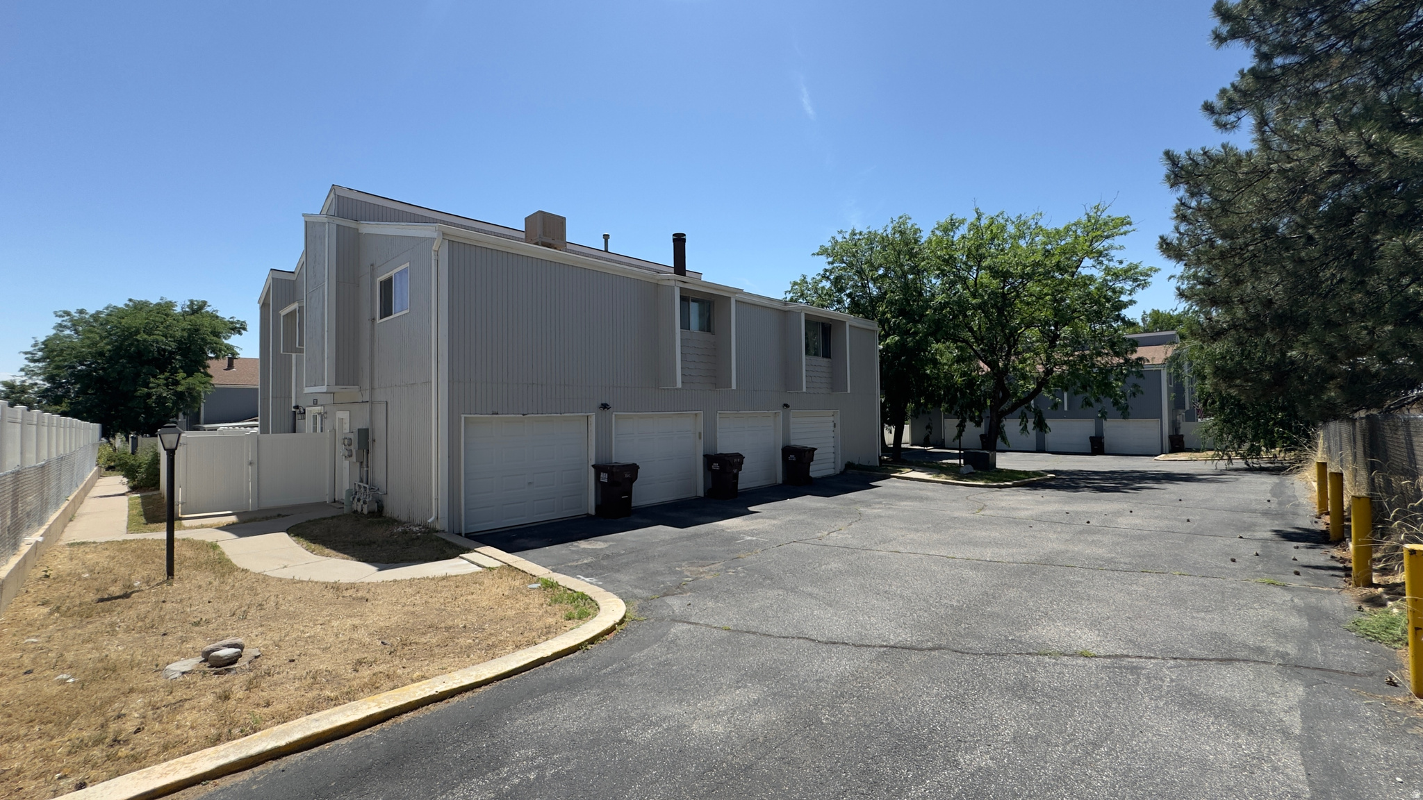 THE SUNDOWNER CONDOMINIUMS - Residential