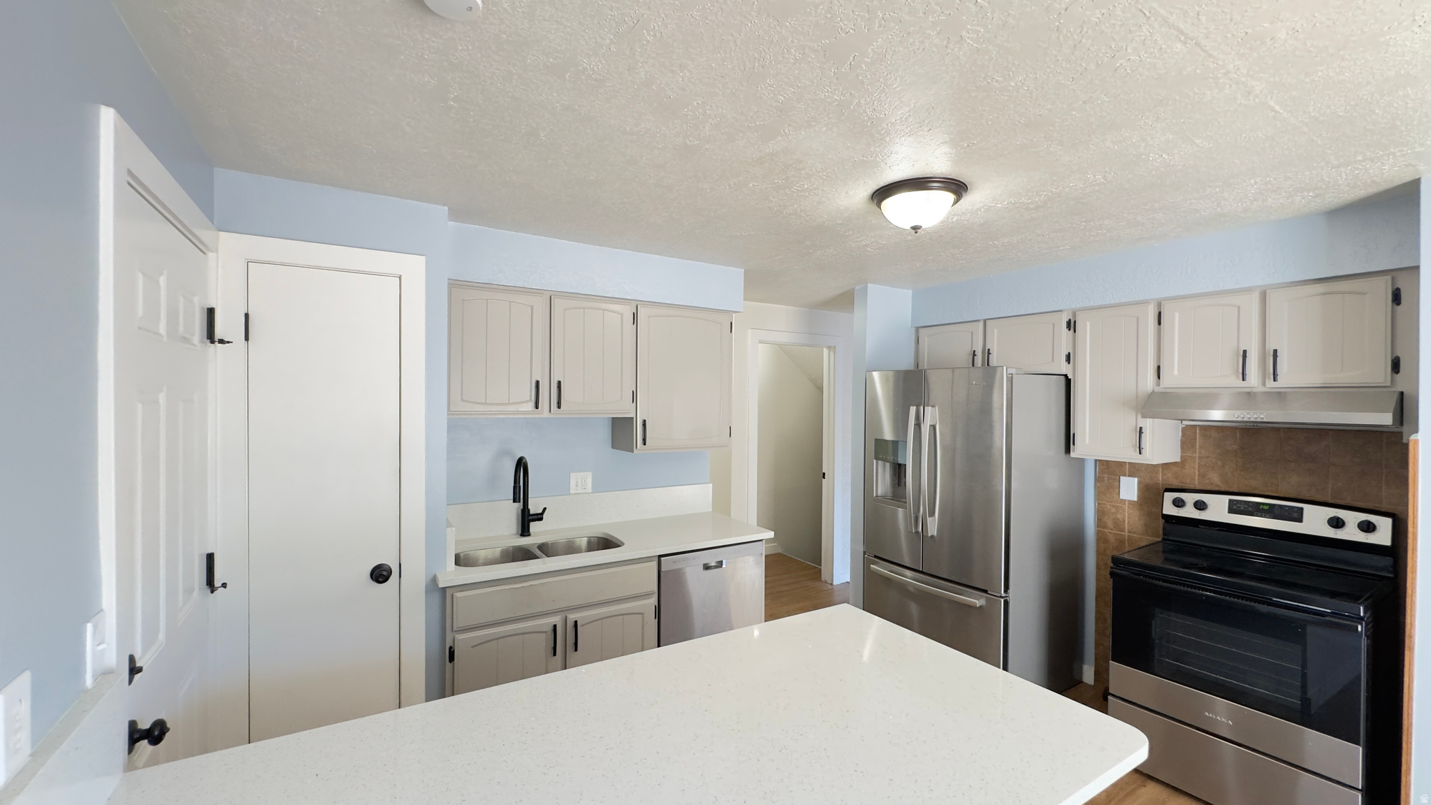 THE SUNDOWNER CONDOMINIUMS - Residential