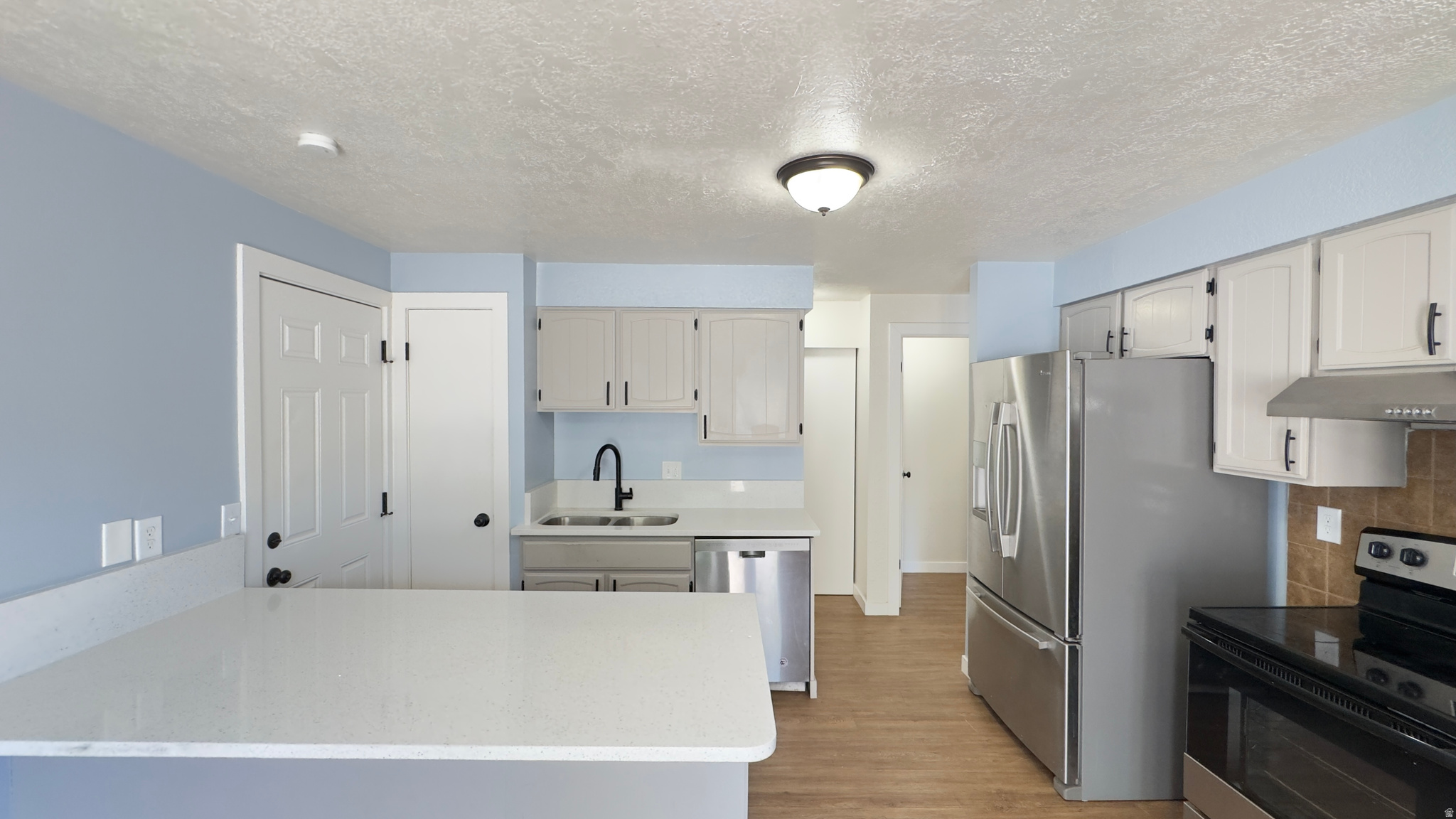 THE SUNDOWNER CONDOMINIUMS - Residential