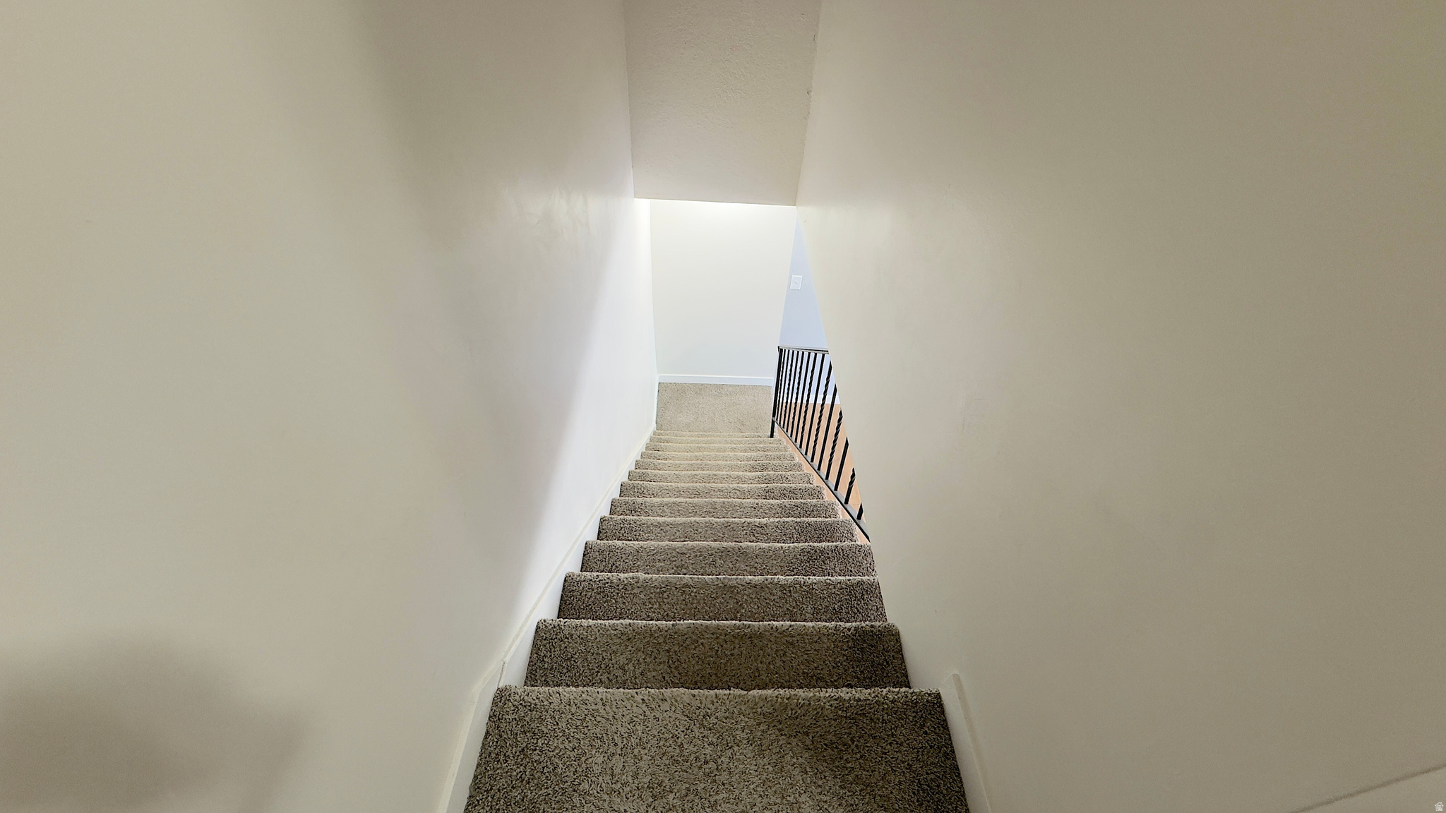 THE SUNDOWNER CONDOMINIUMS - Residential