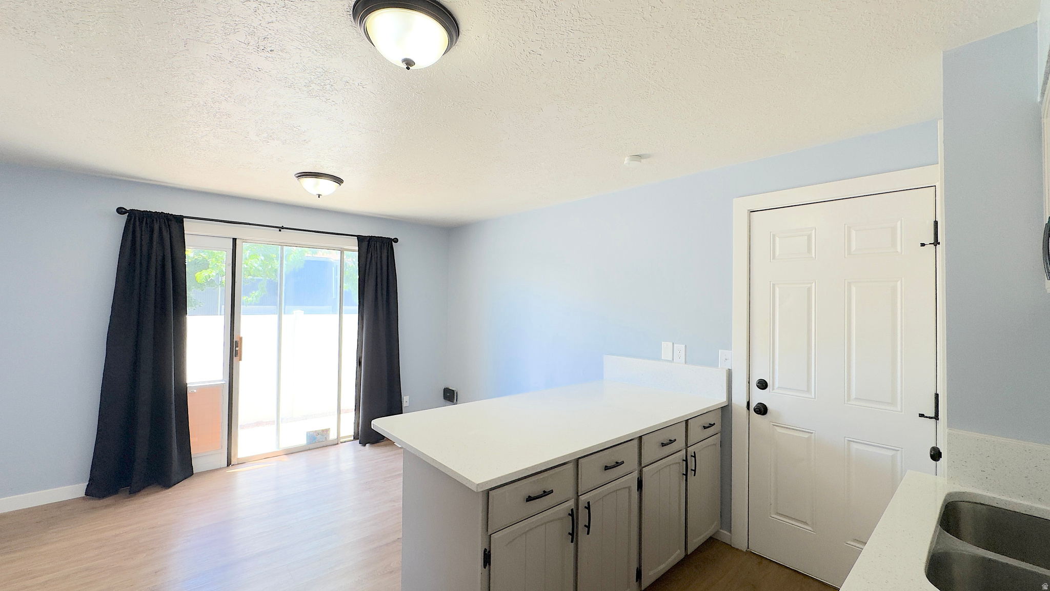 THE SUNDOWNER CONDOMINIUMS - Residential