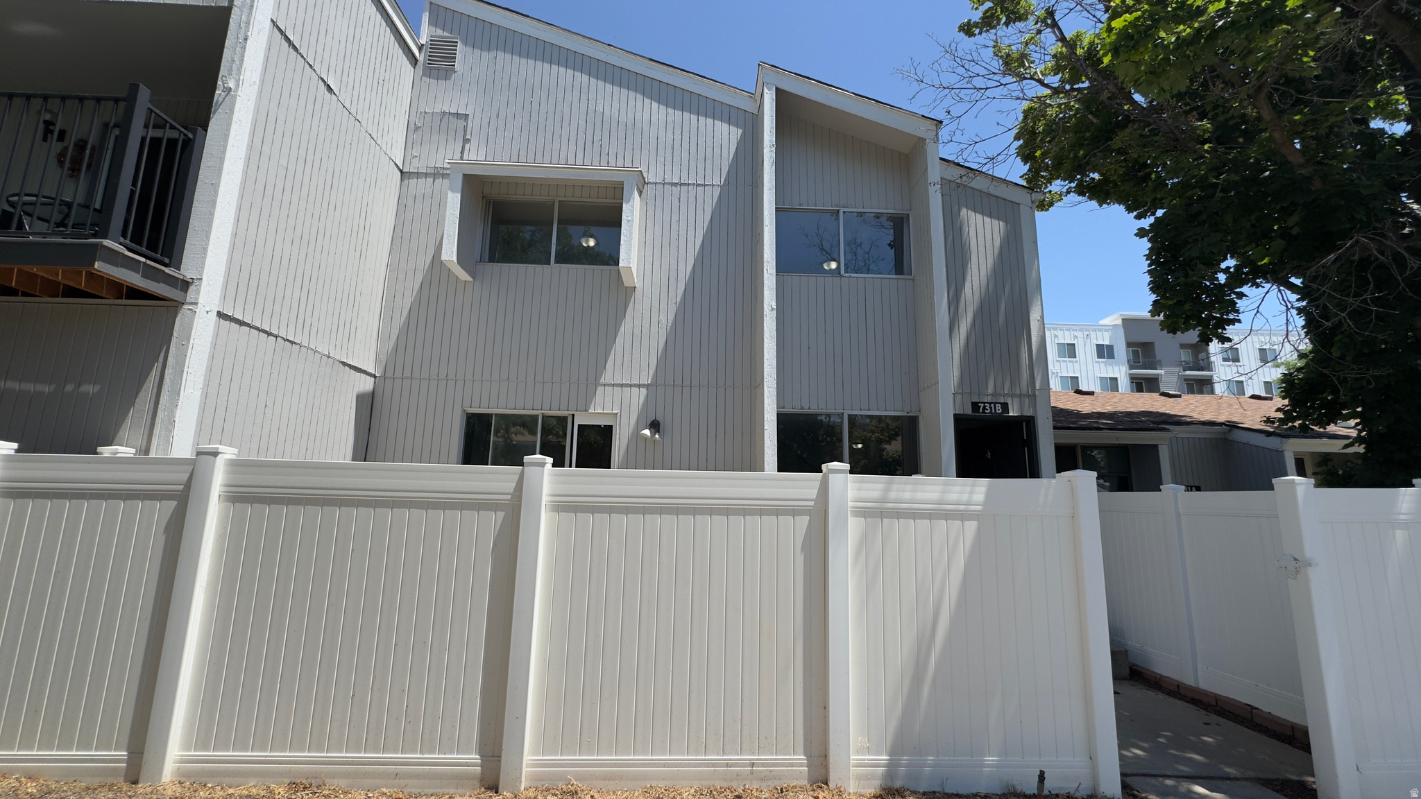 THE SUNDOWNER CONDOMINIUMS - Residential
