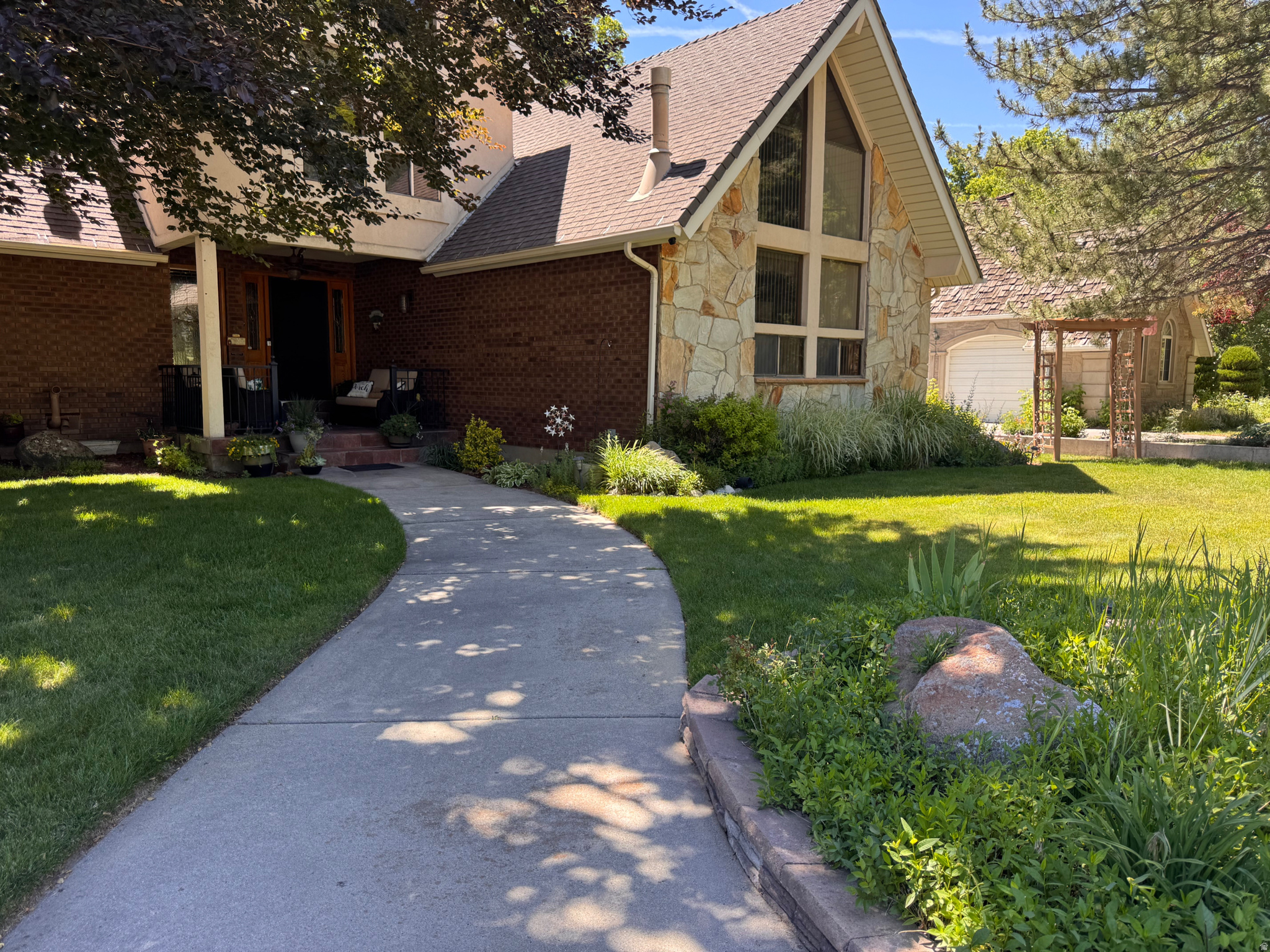 HIDDEN VALLEY COUNTRY CLUB ESTATES - Residential