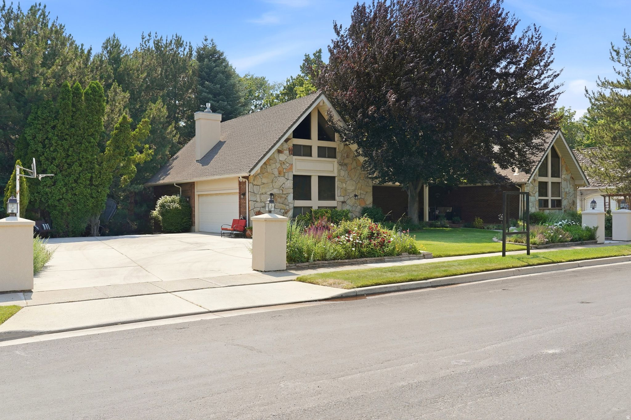 HIDDEN VALLEY COUNTRY CLUB ESTATES - Residential
