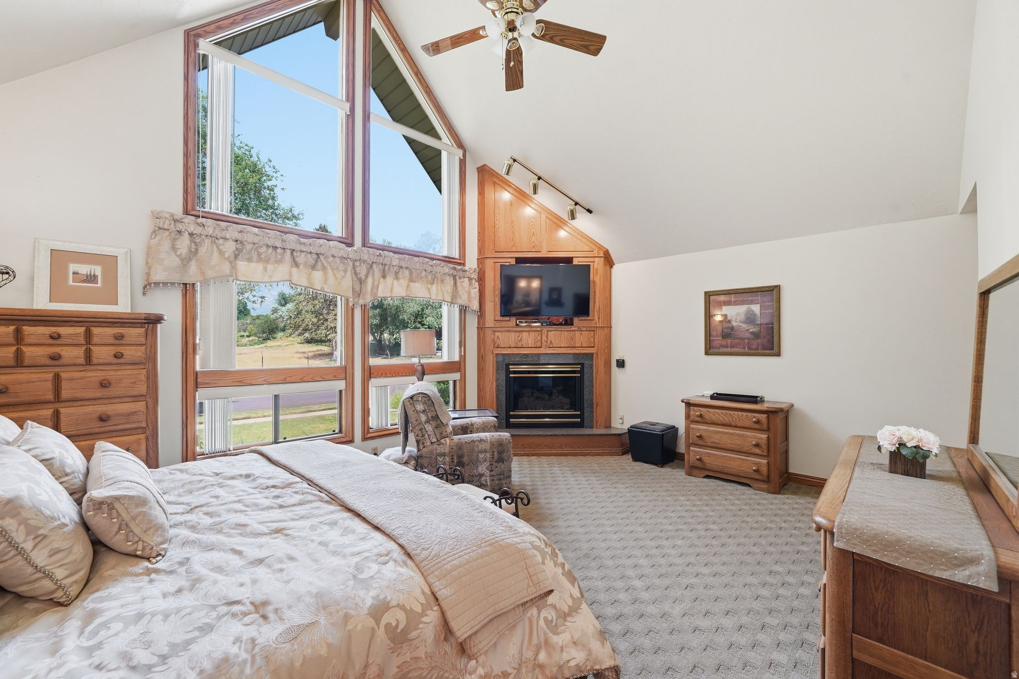 HIDDEN VALLEY COUNTRY CLUB ESTATES - Residential