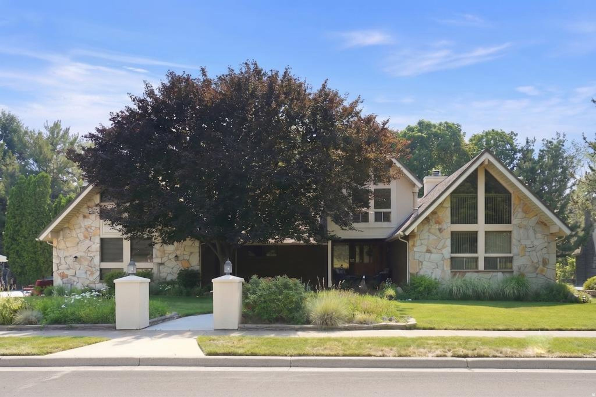 HIDDEN VALLEY COUNTRY CLUB ESTATES - Residential