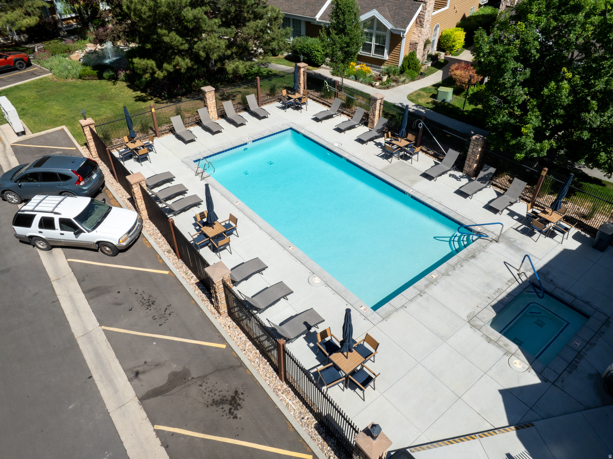 SHADYBROOK CONDM - Residential