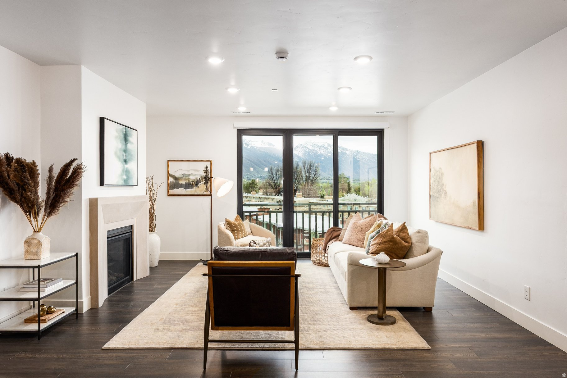 APOLLO SQUARE - Residential