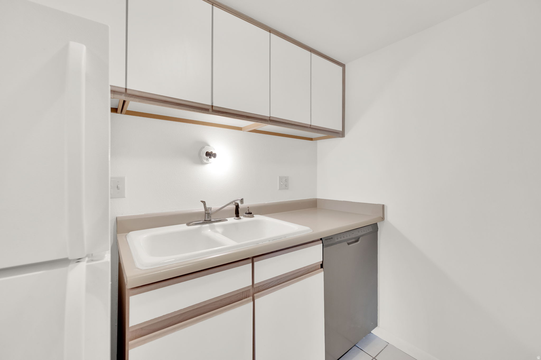 CAMBRIDGE CONDOMINIUM - Residential