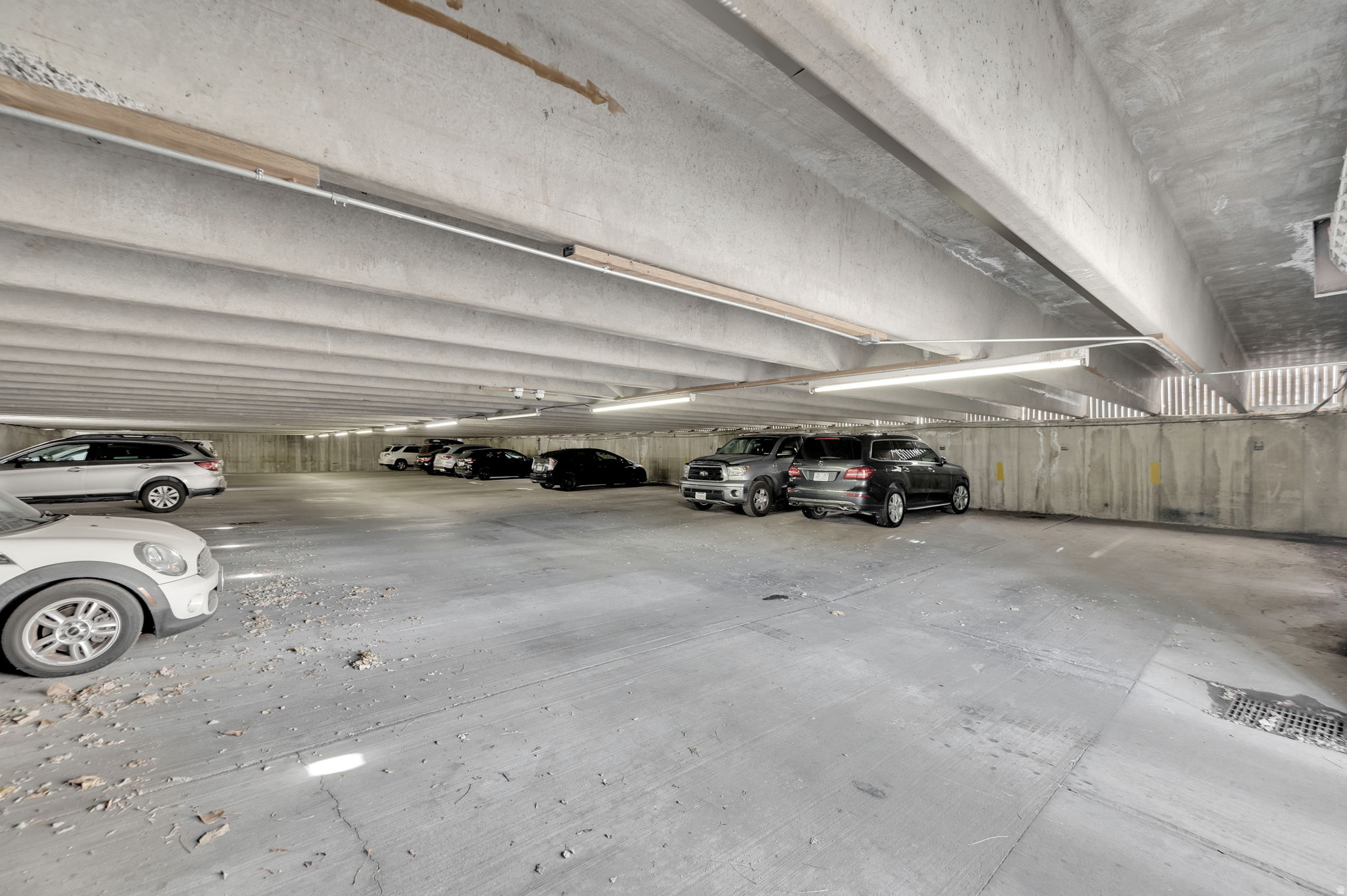 CAMBRIDGE CONDOMINIUM - Residential