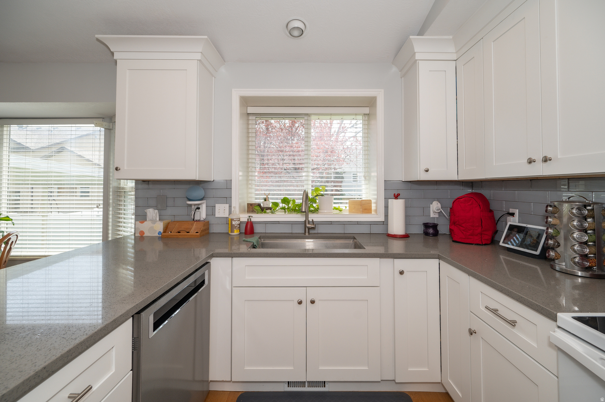 MOUNTAIN MEADOW - Residential Lease