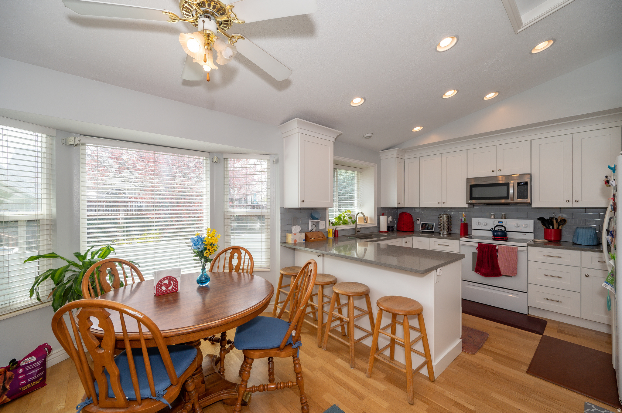 MOUNTAIN MEADOW - Residential Lease