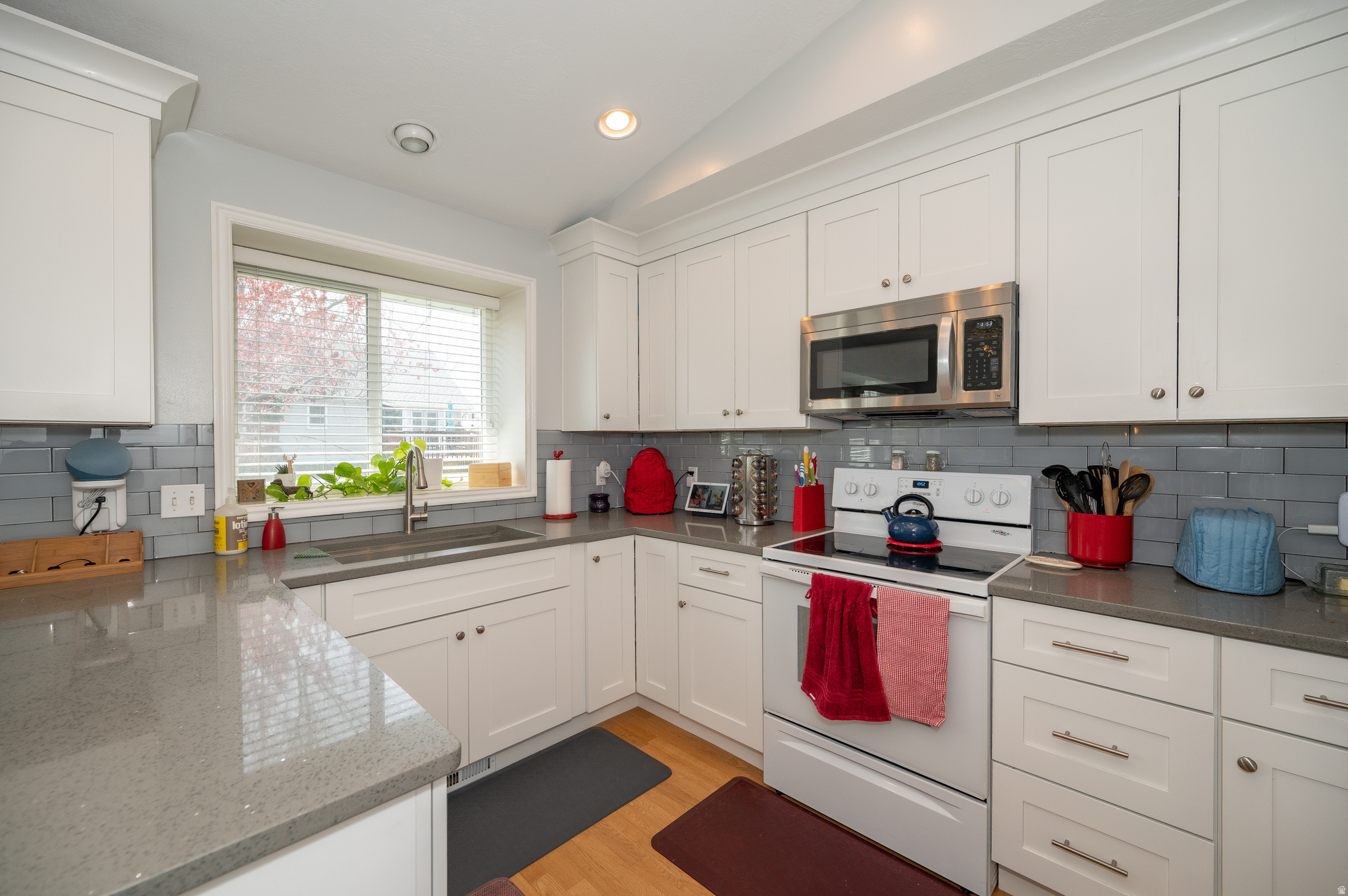 MOUNTAIN MEADOW - Residential Lease