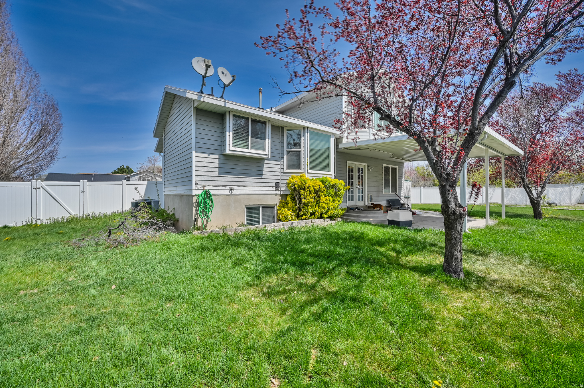 MOUNTAIN MEADOW - Residential Lease
