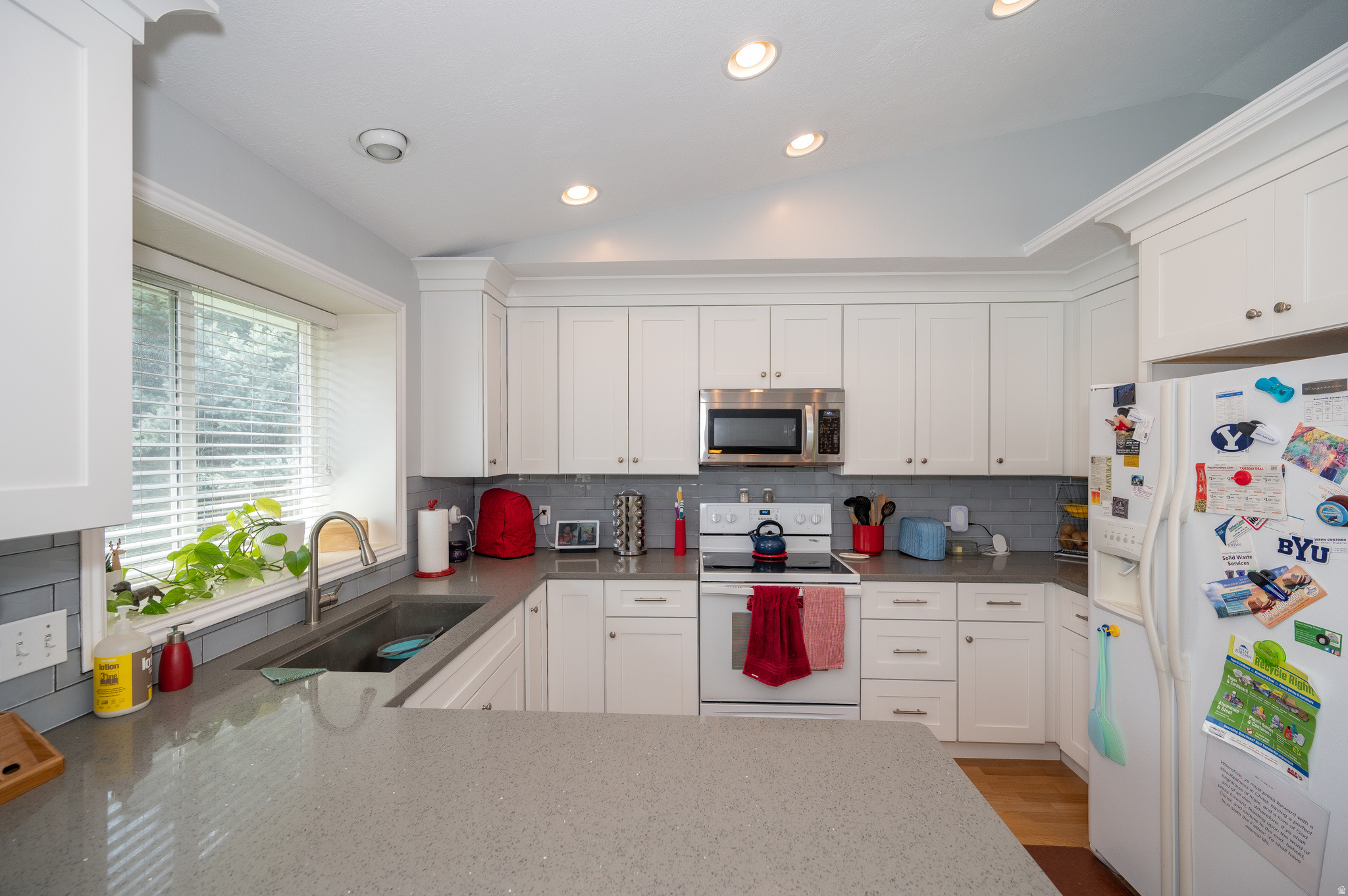 MOUNTAIN MEADOW - Residential Lease