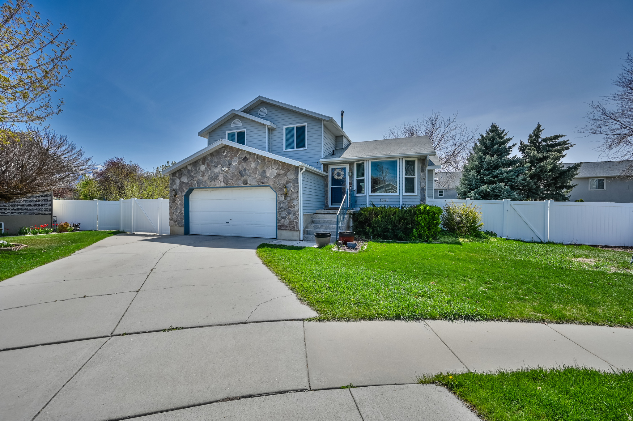MOUNTAIN MEADOW - Residential Lease