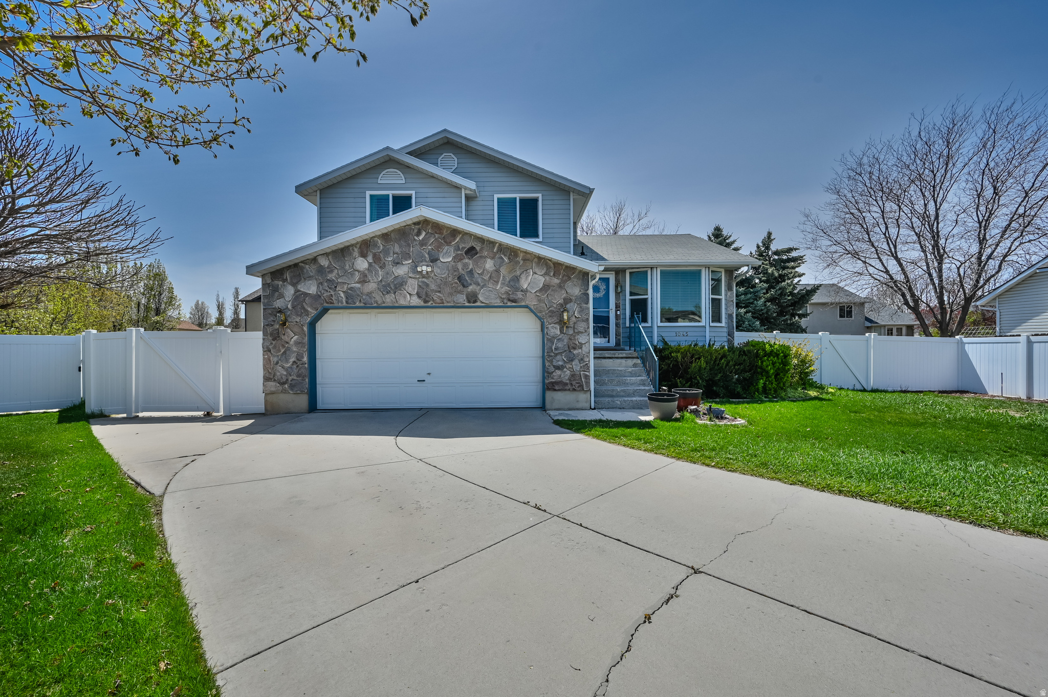 MOUNTAIN MEADOW - Residential Lease