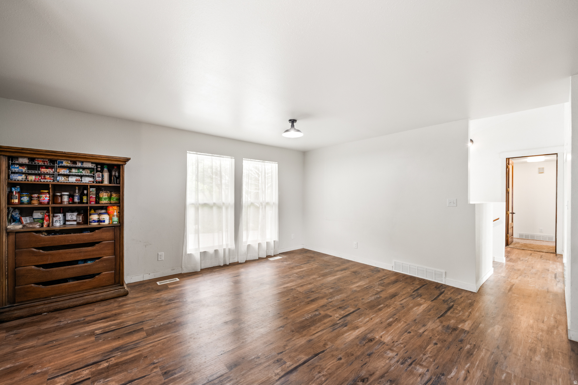 WOODLAND HILLS - Residential