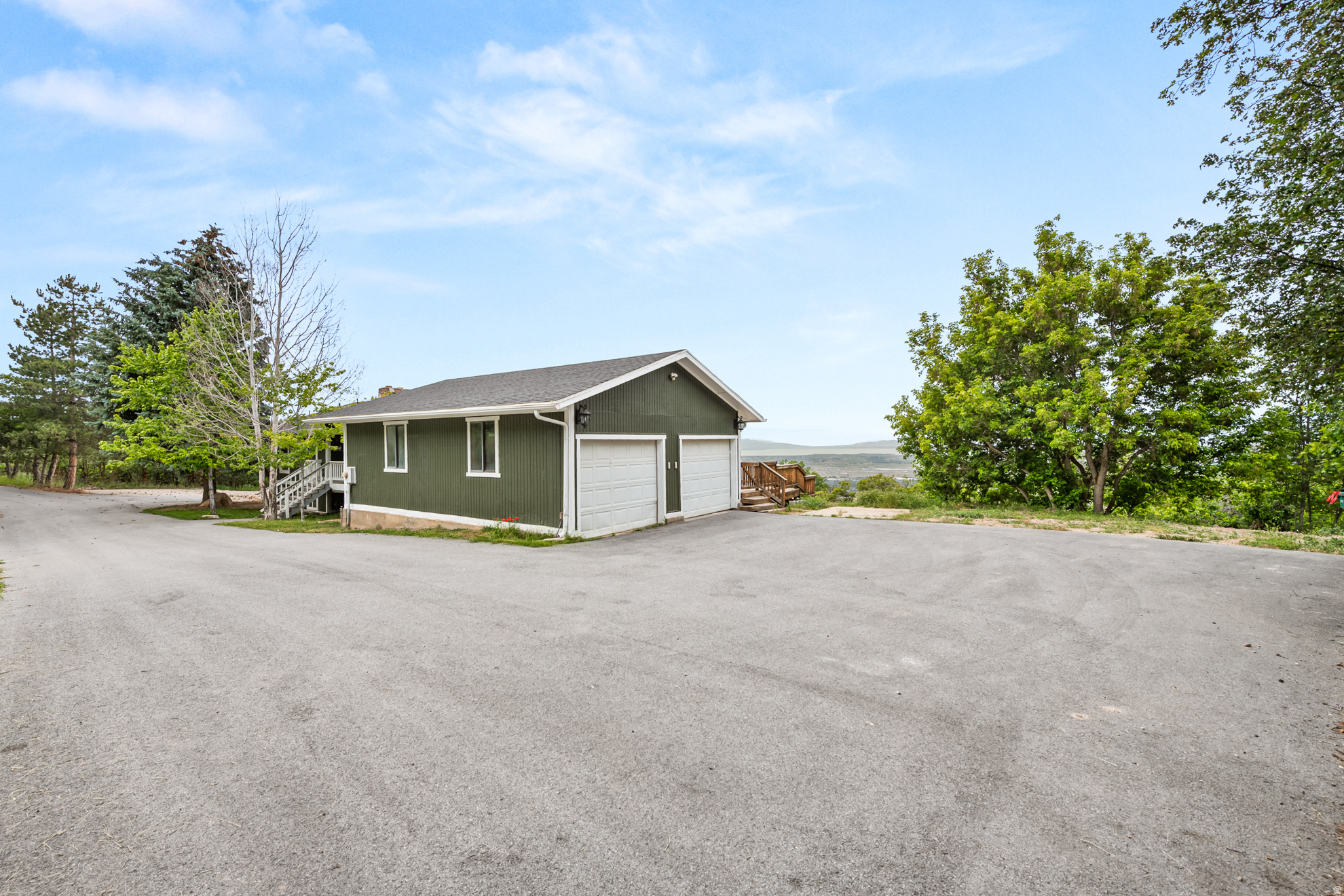 WOODLAND HILLS - Residential
