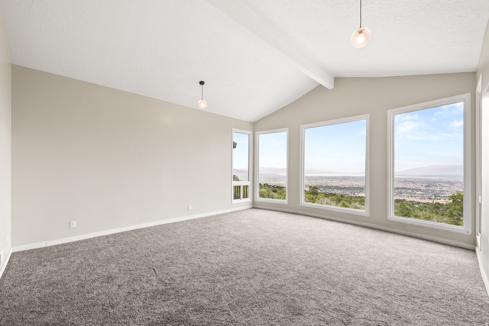 WOODLAND HILLS - Residential