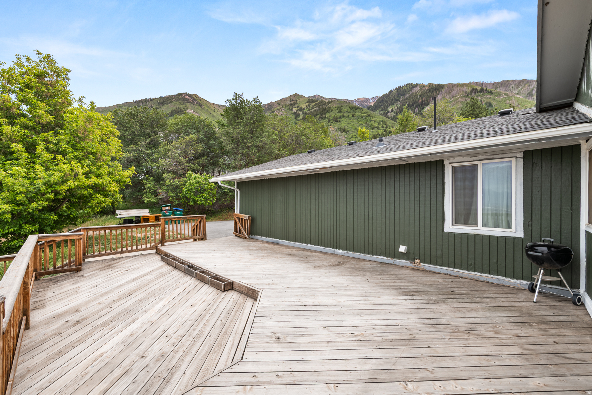 WOODLAND HILLS - Residential