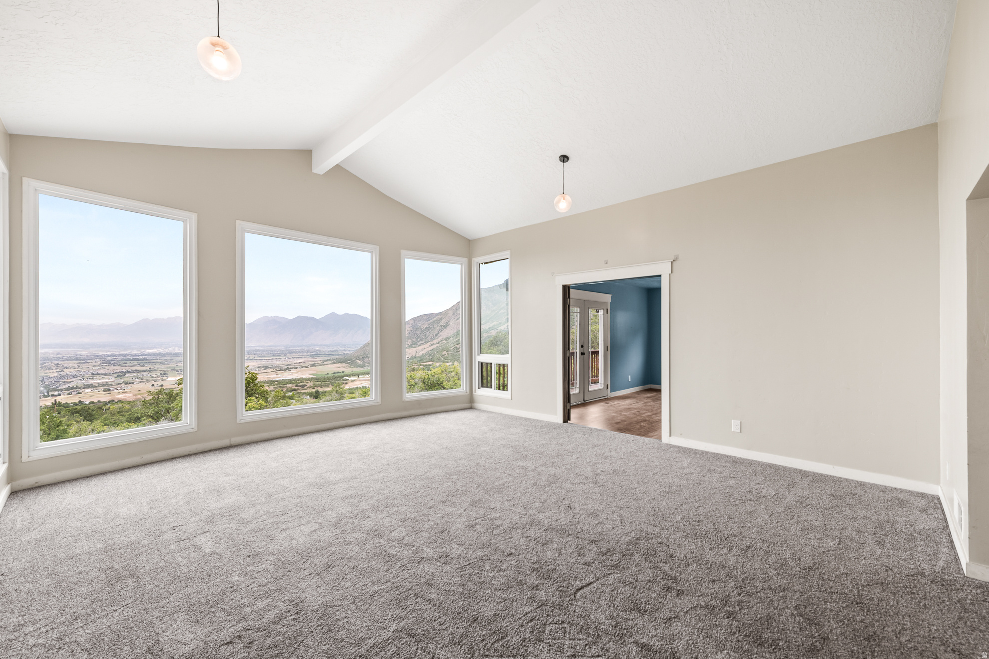 WOODLAND HILLS - Residential