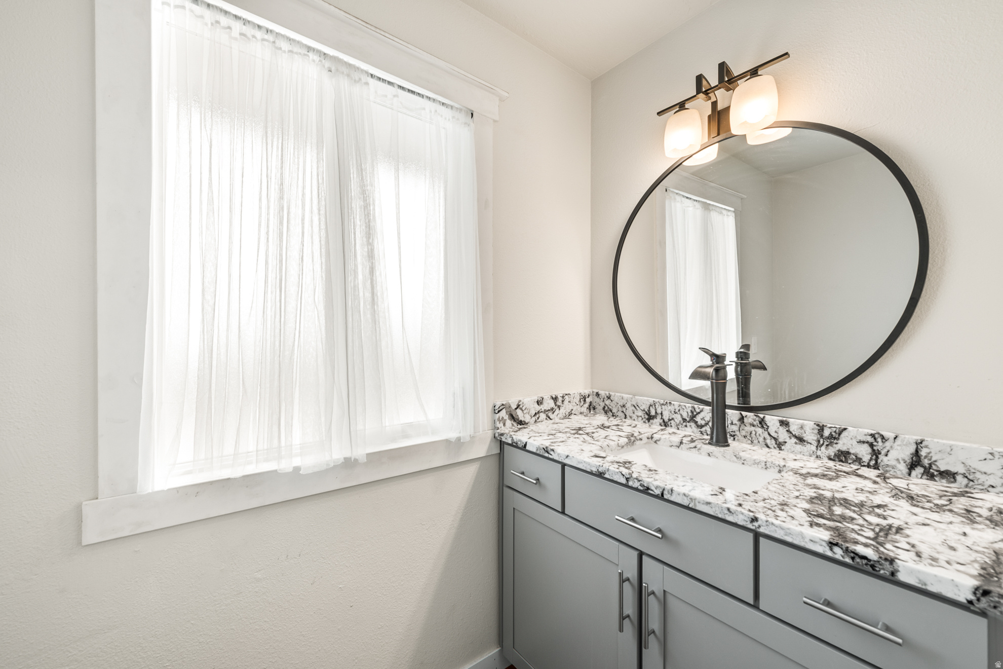 WOODLAND HILLS - Residential