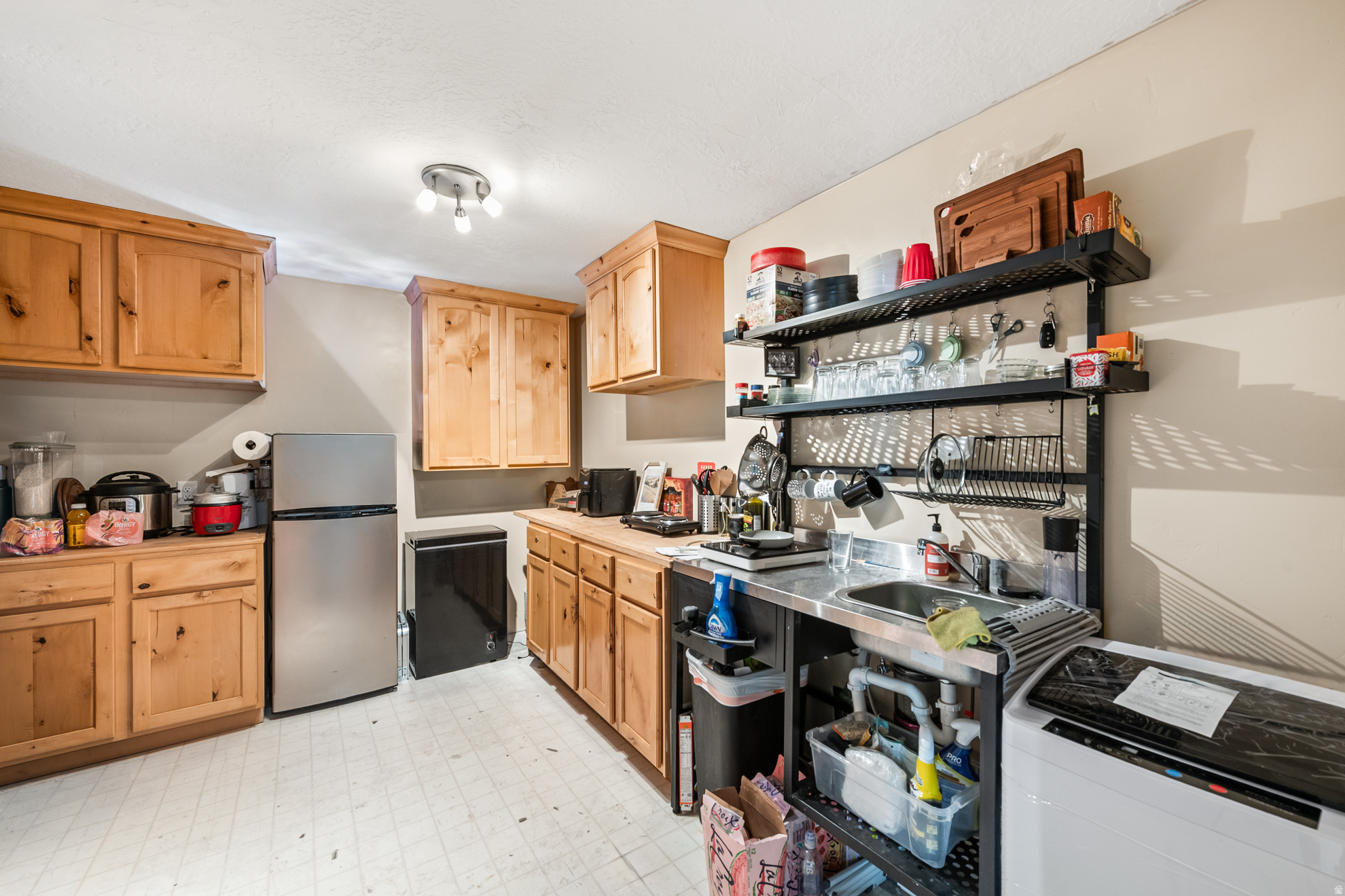 WOODLAND HILLS - Residential