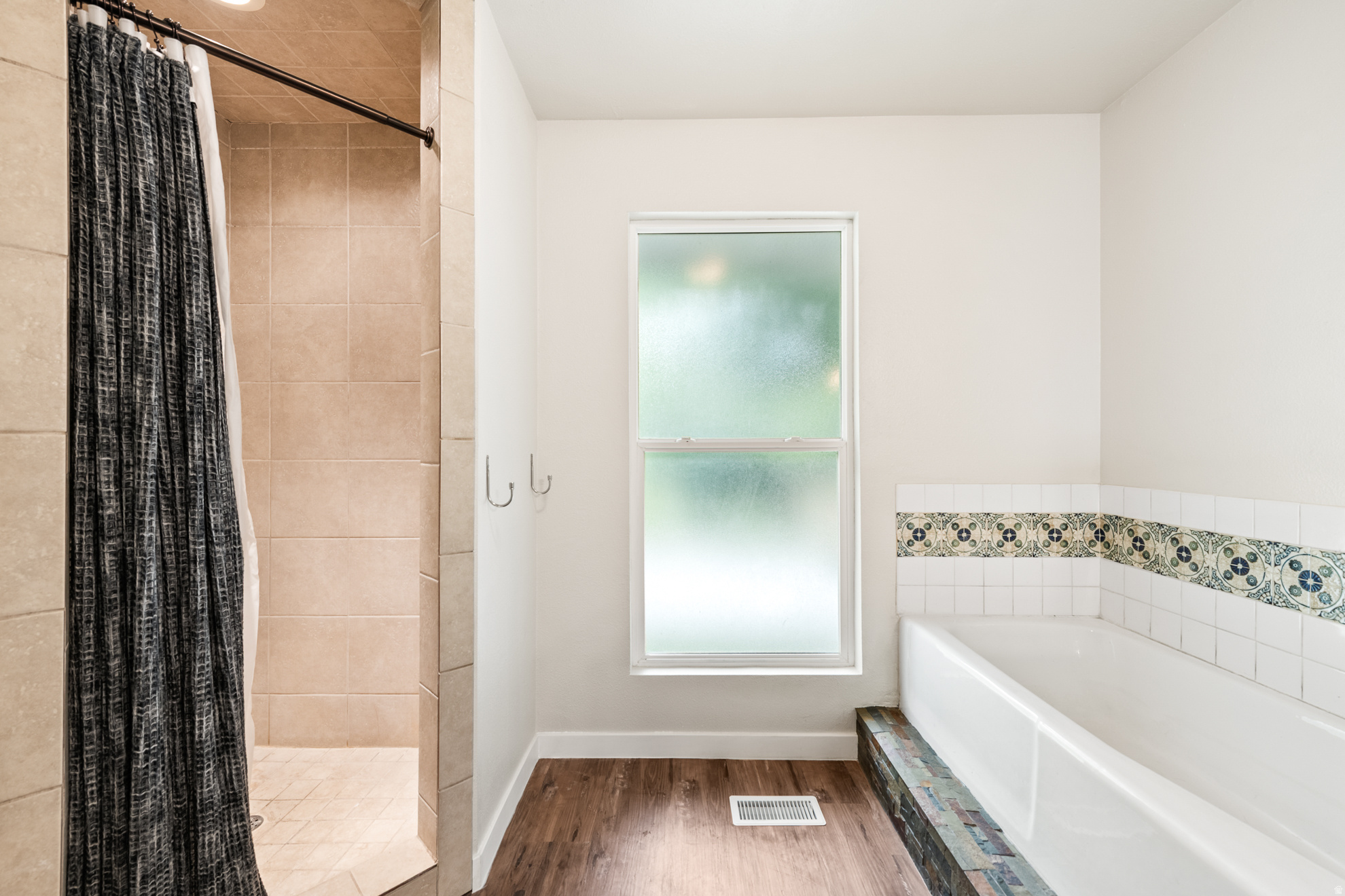 WOODLAND HILLS - Residential