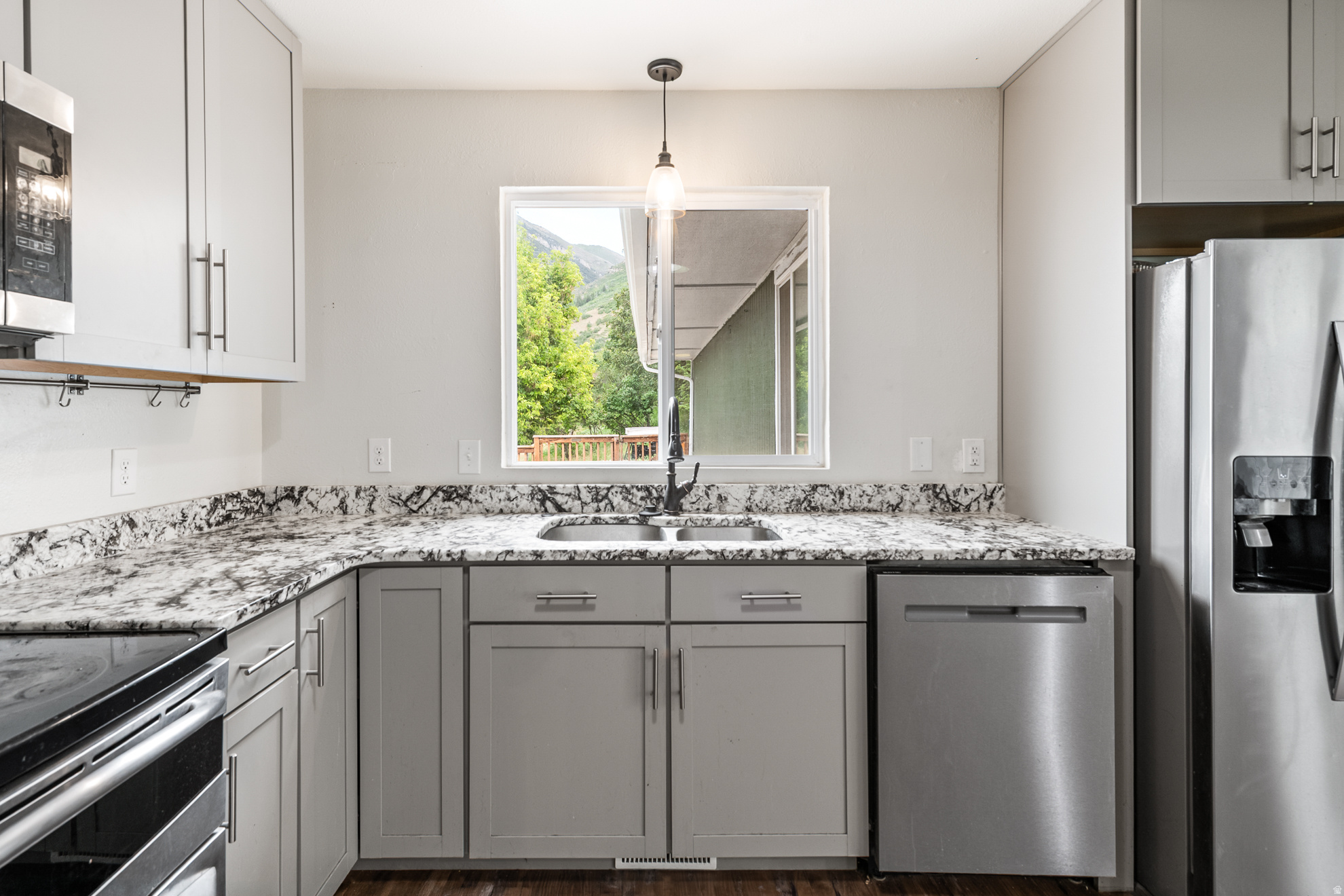 WOODLAND HILLS - Residential