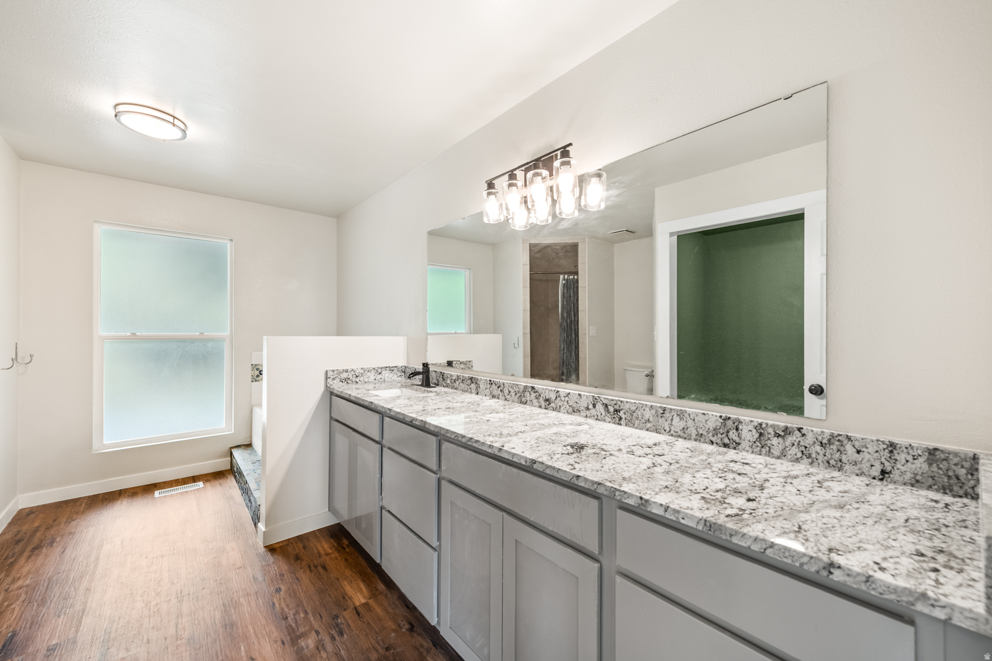 WOODLAND HILLS - Residential