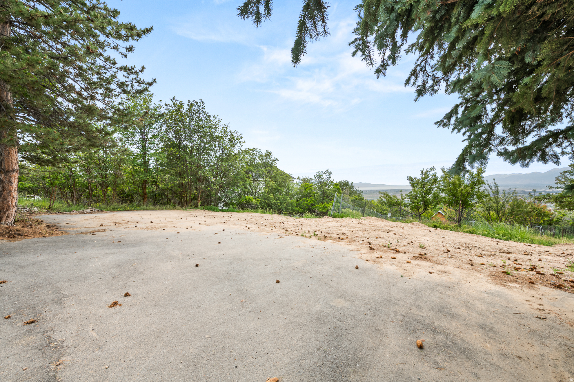 WOODLAND HILLS - Residential