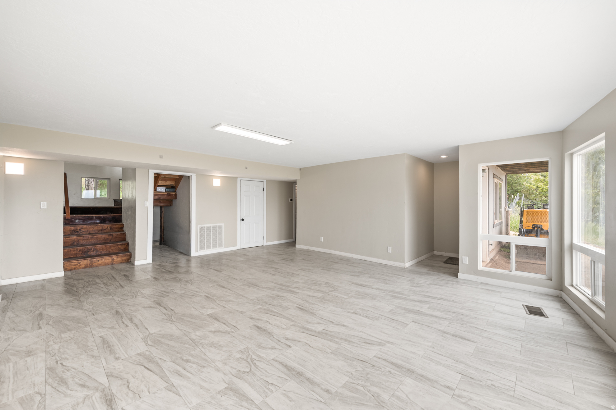 WOODLAND HILLS - Residential