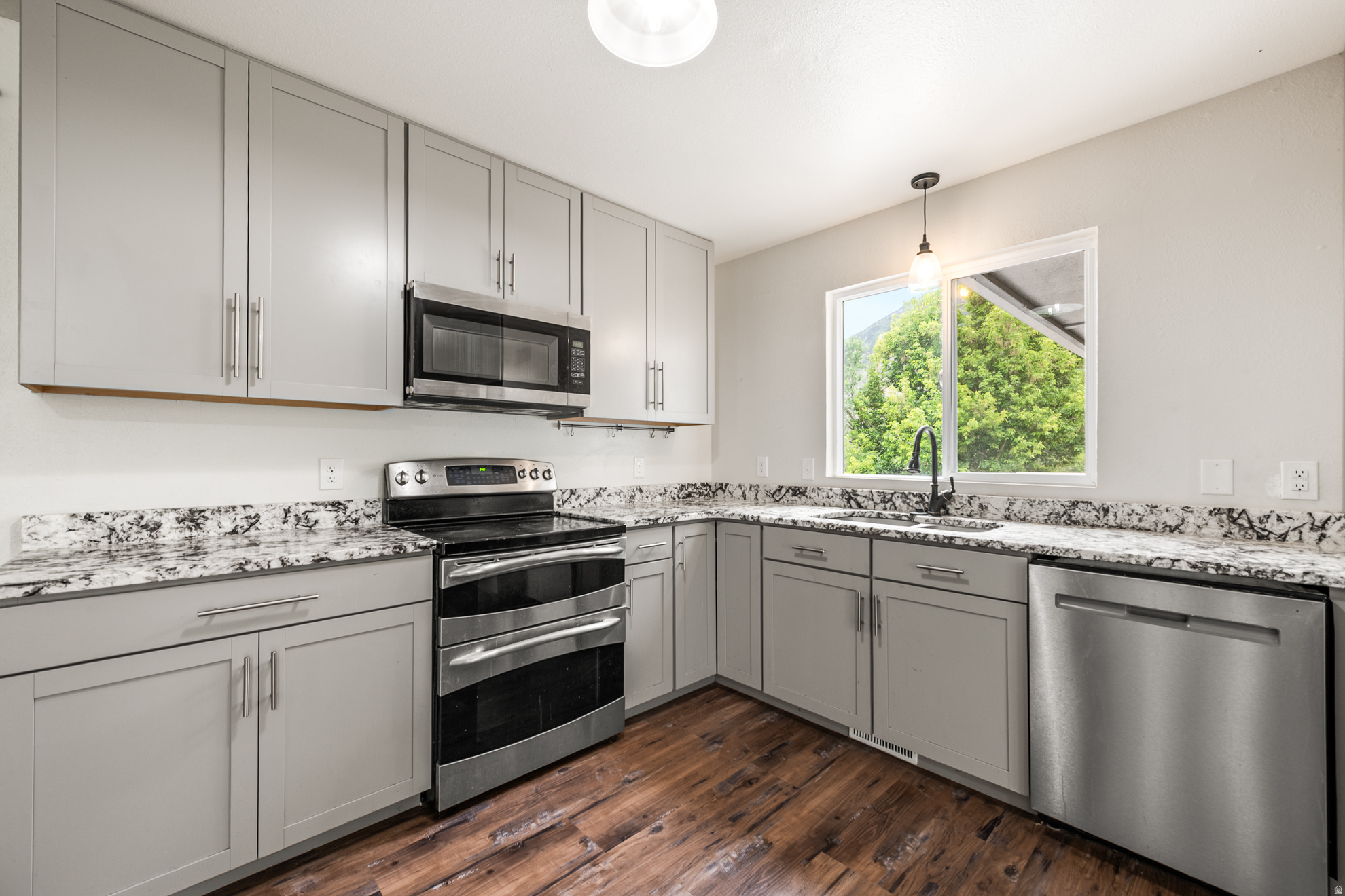 WOODLAND HILLS - Residential
