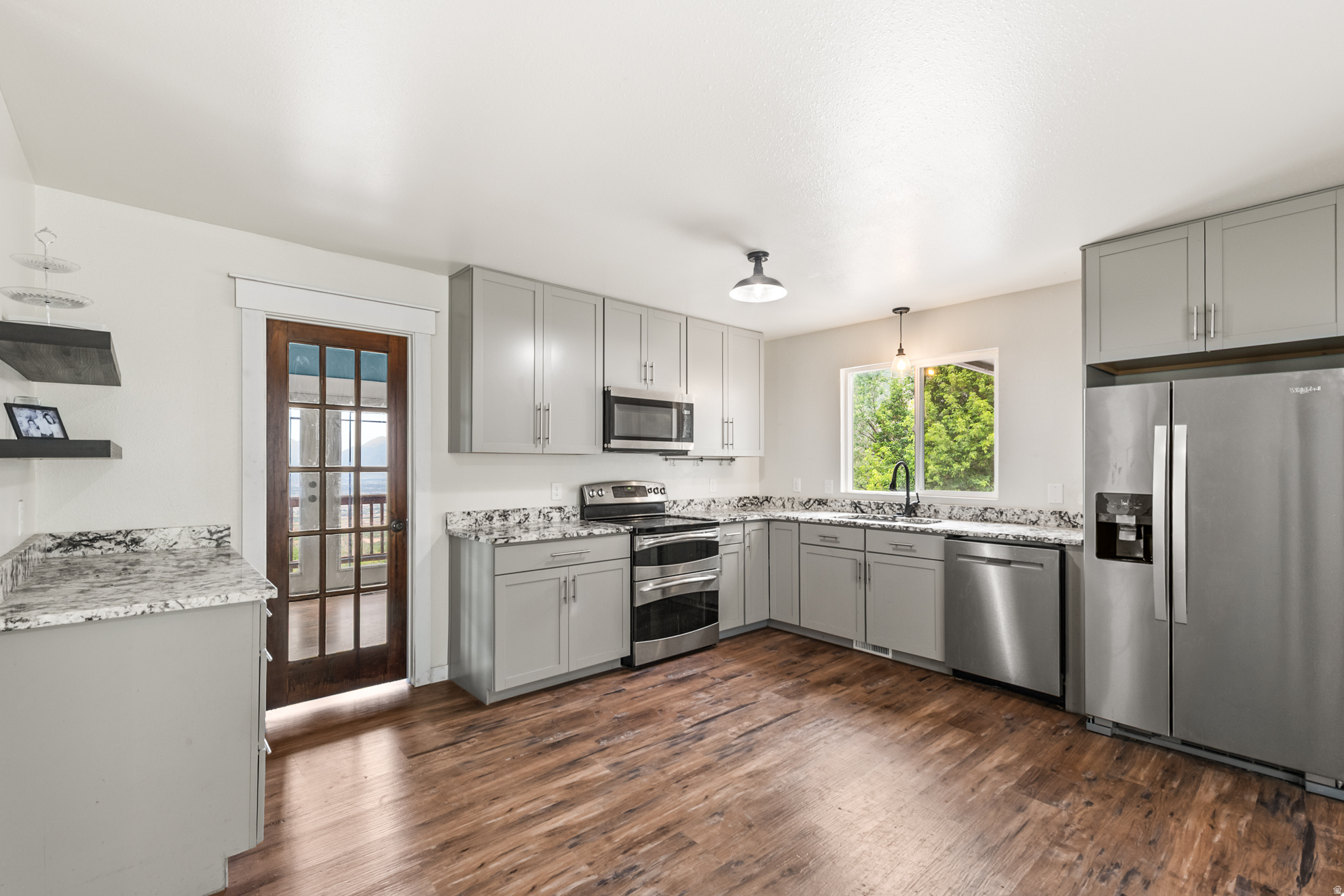 WOODLAND HILLS - Residential