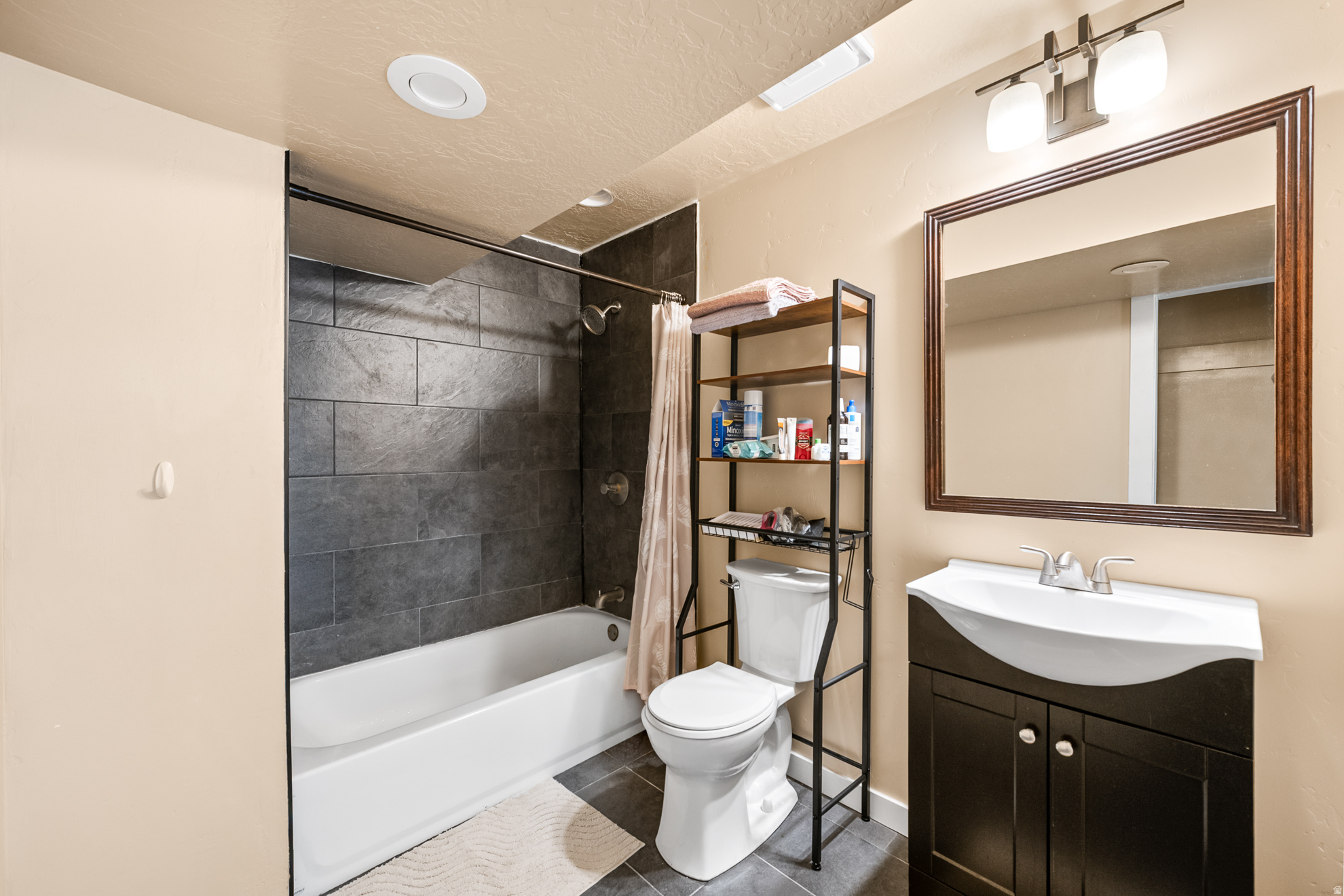 WOODLAND HILLS - Residential