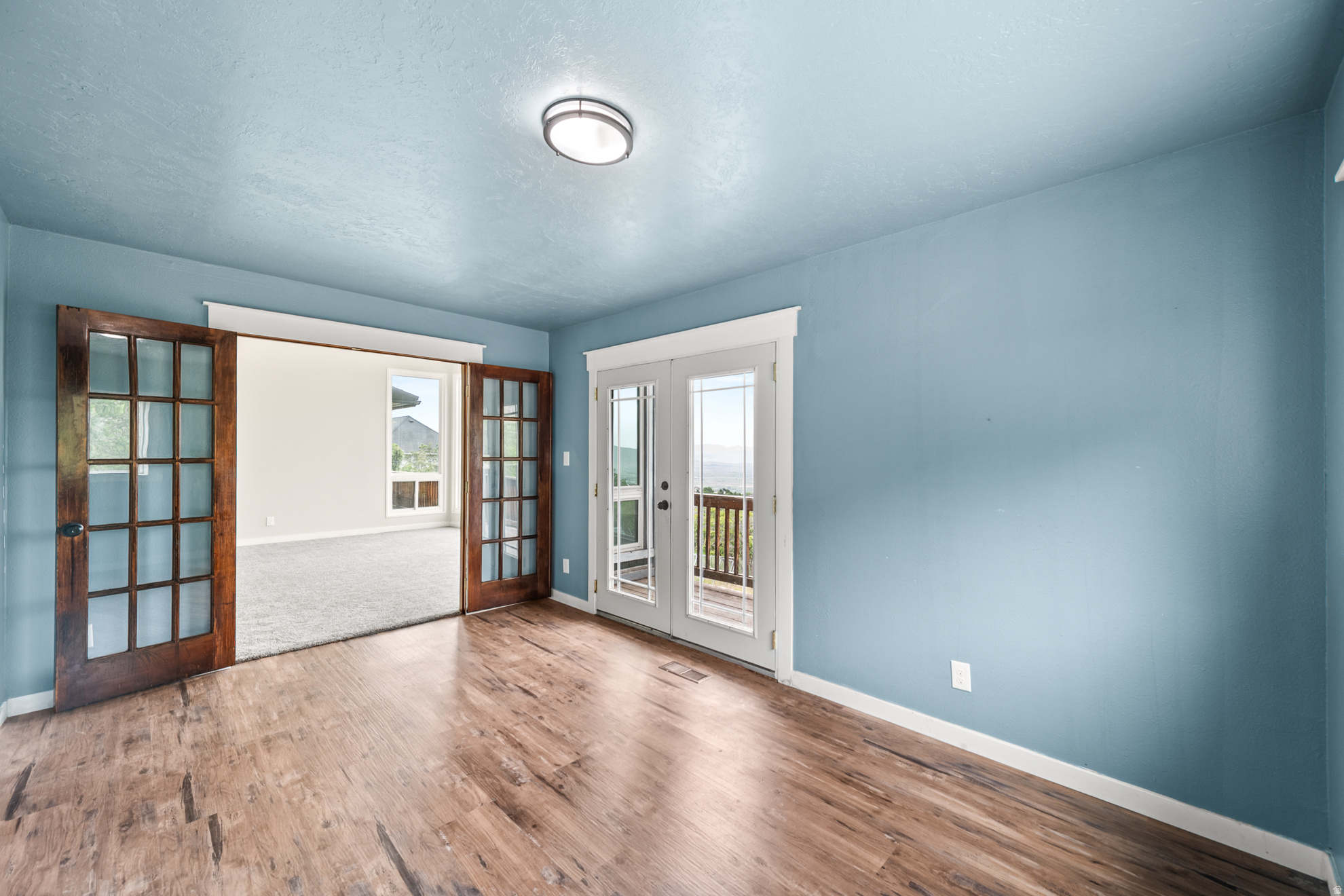 WOODLAND HILLS - Residential