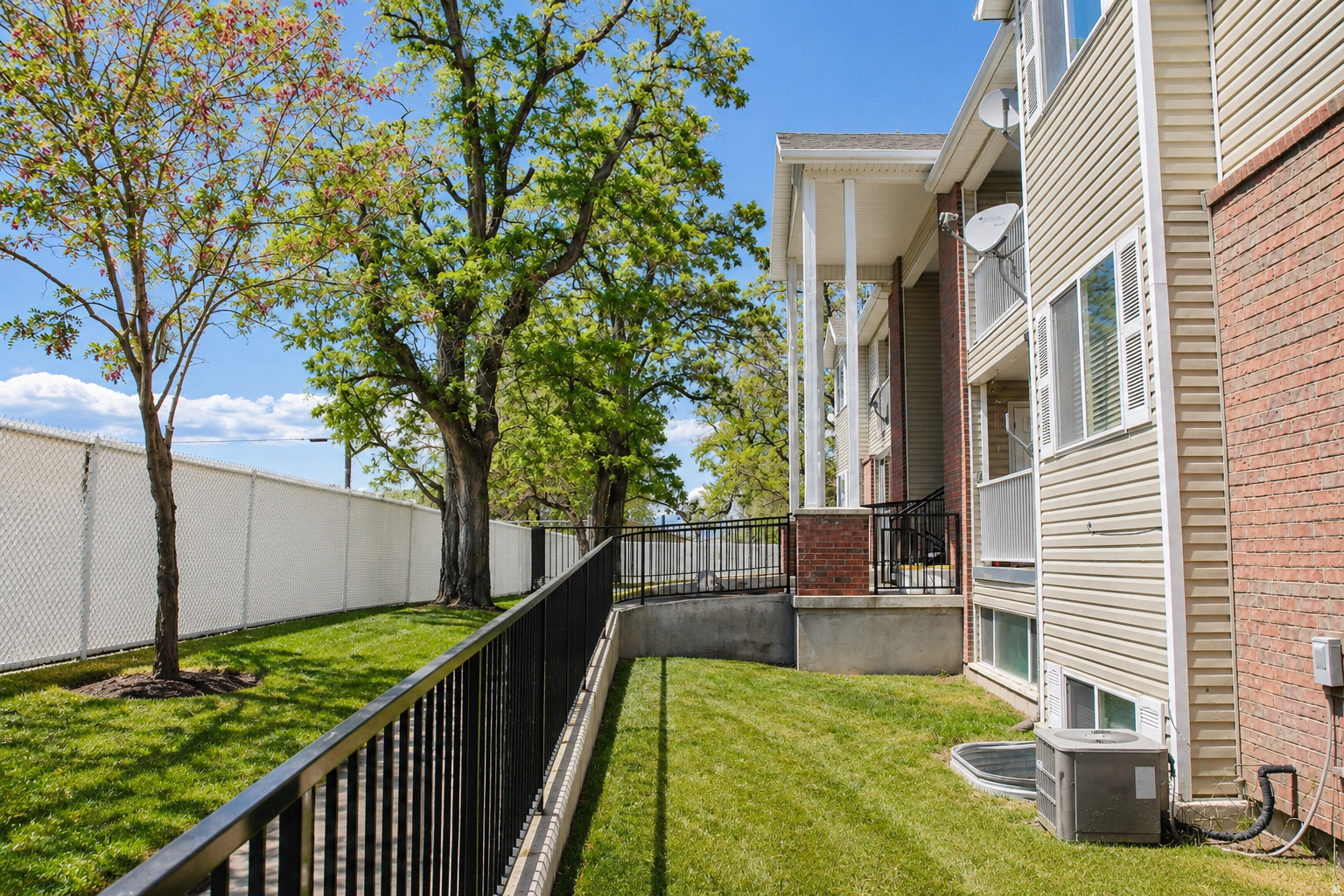 COUNTRY COVE CONDOMINIUMS - Residential