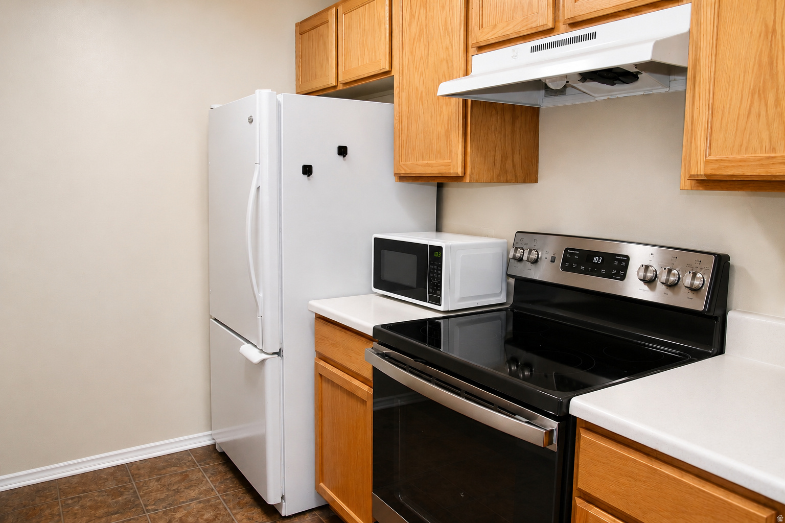 COUNTRY COVE CONDOMINIUMS - Residential