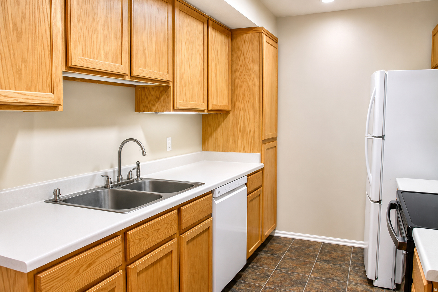 COUNTRY COVE CONDOMINIUMS - Residential